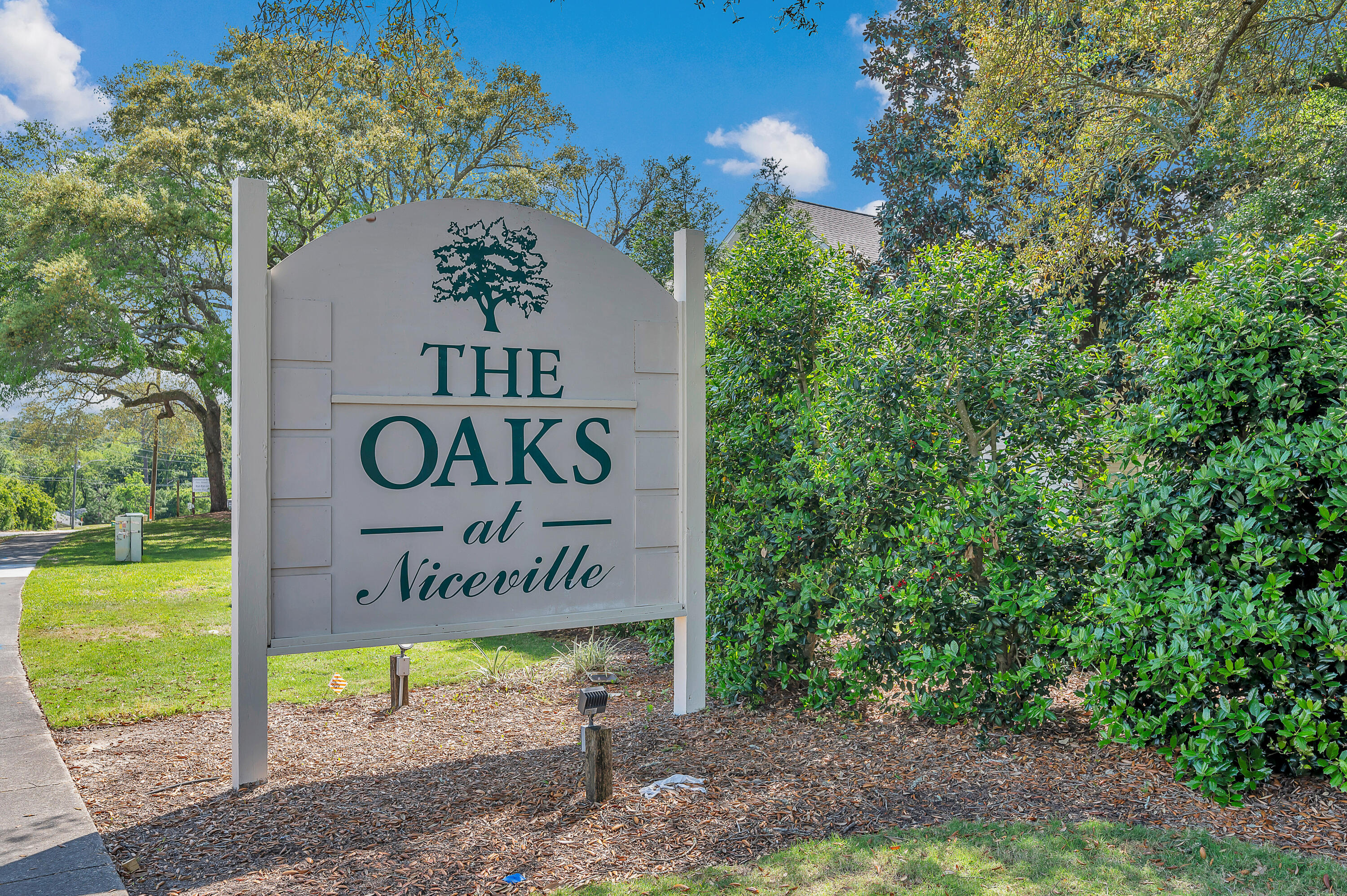 THE OAKS AT NICEVILLE - Residential