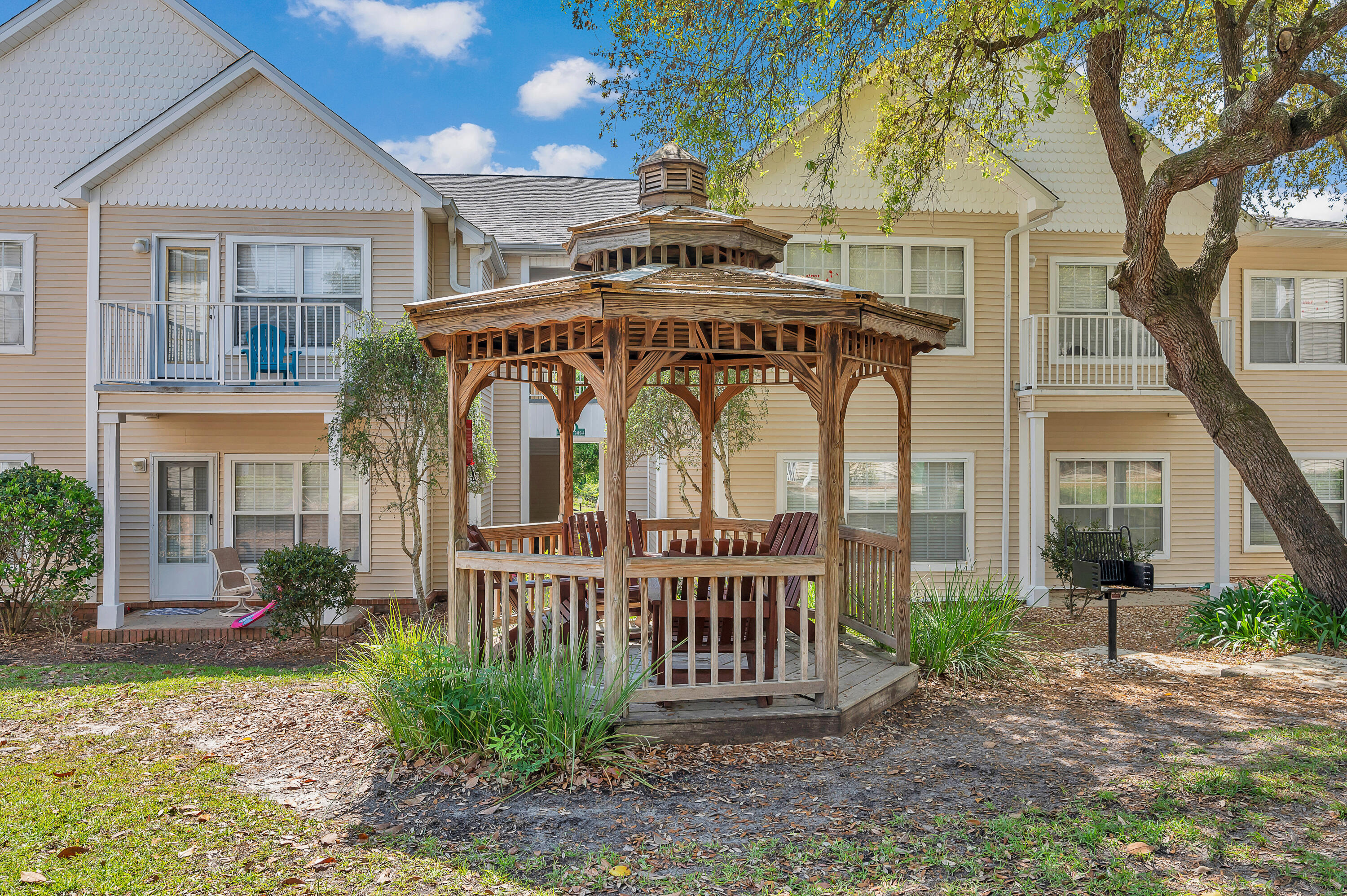 THE OAKS AT NICEVILLE - Residential
