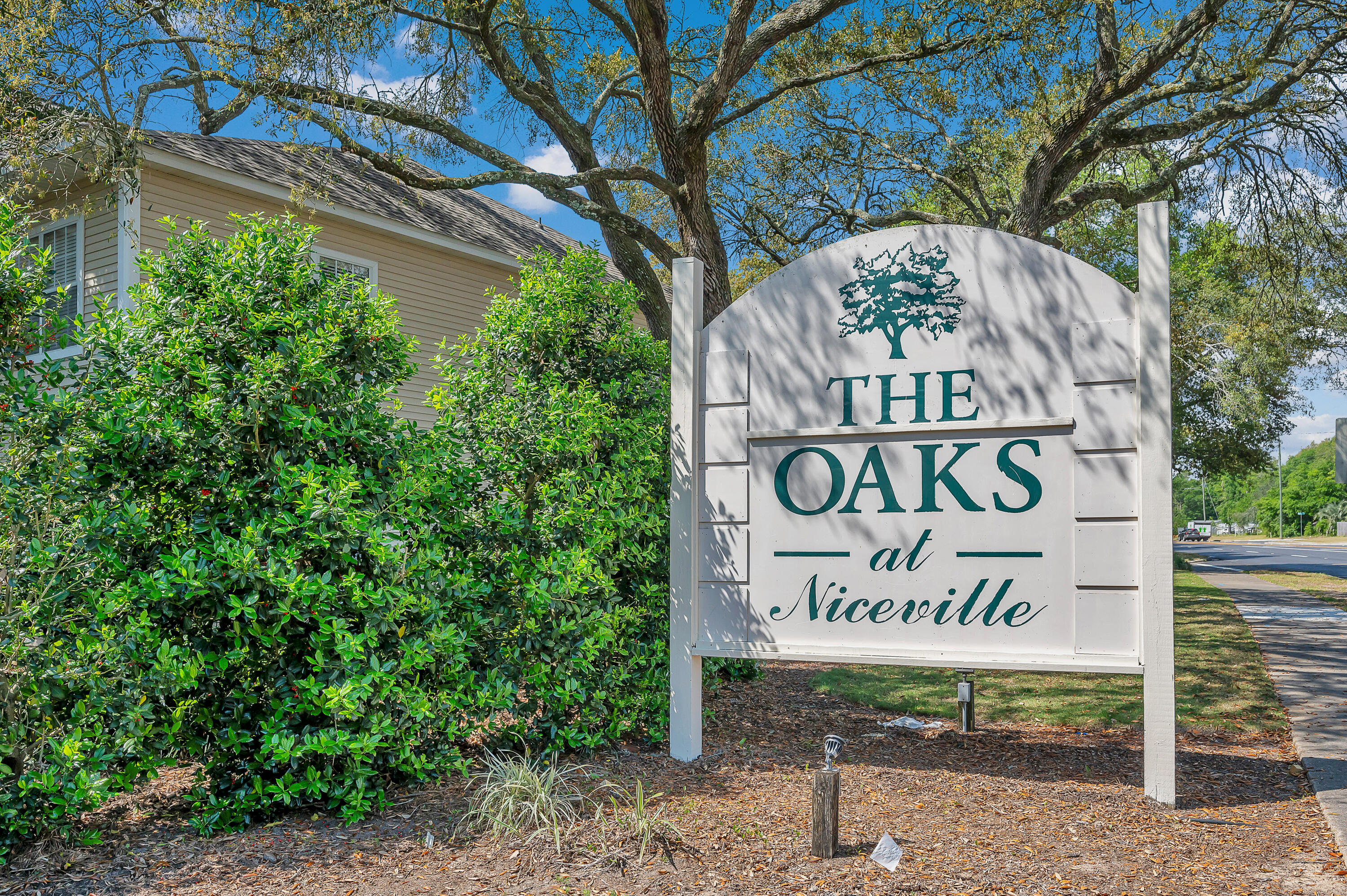 THE OAKS AT NICEVILLE - Residential