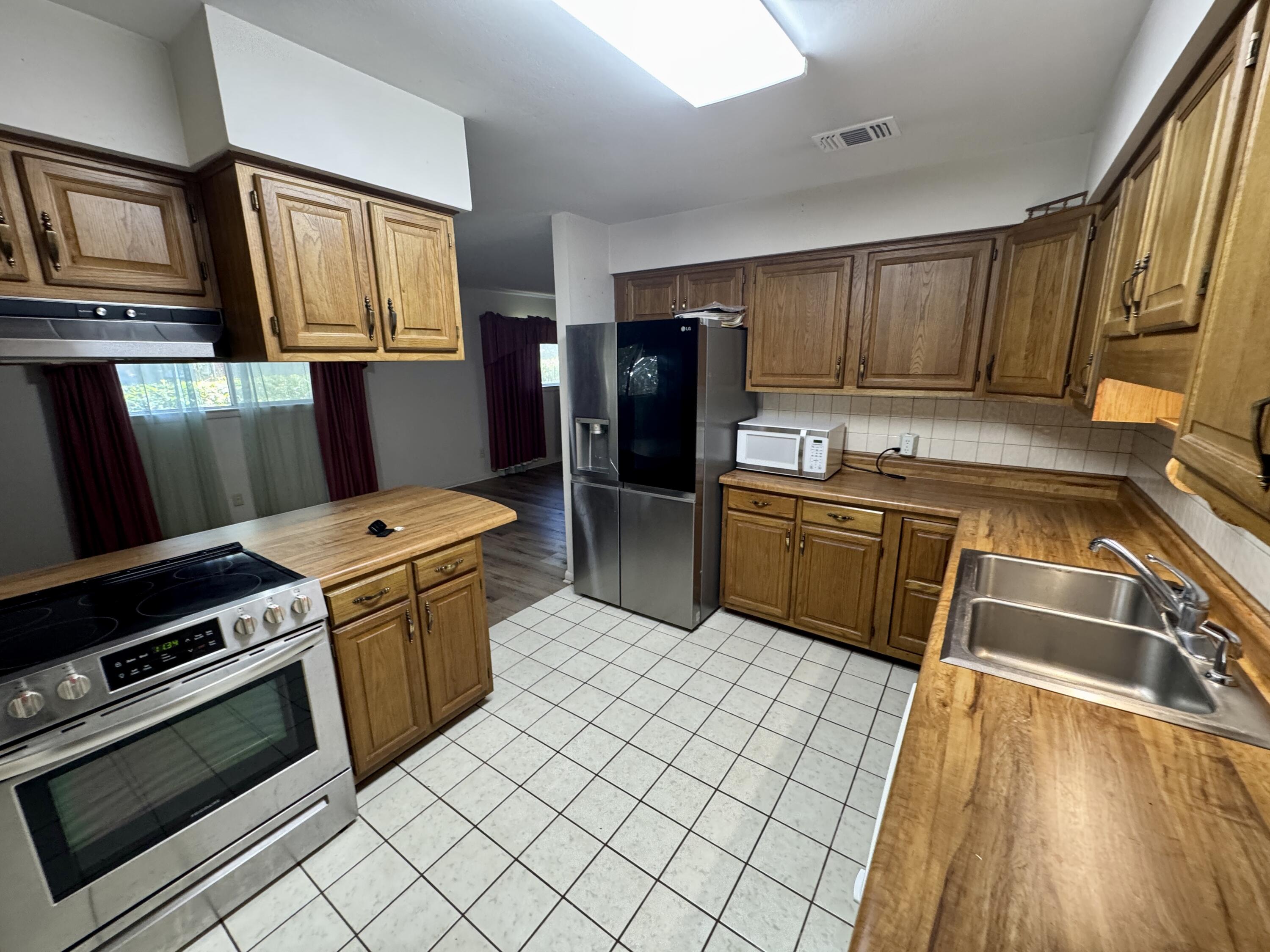 COLONY ESTATES - Residential Lease