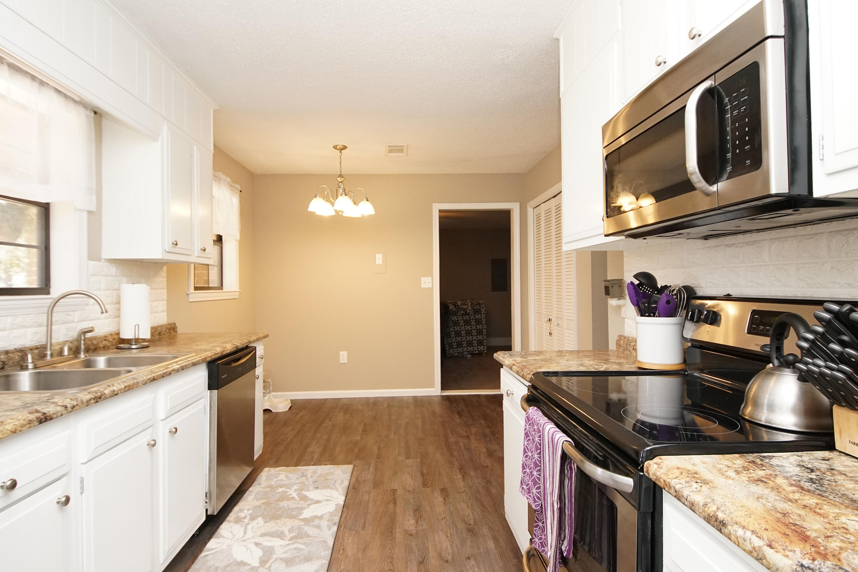 FOREST MANOR - Residential