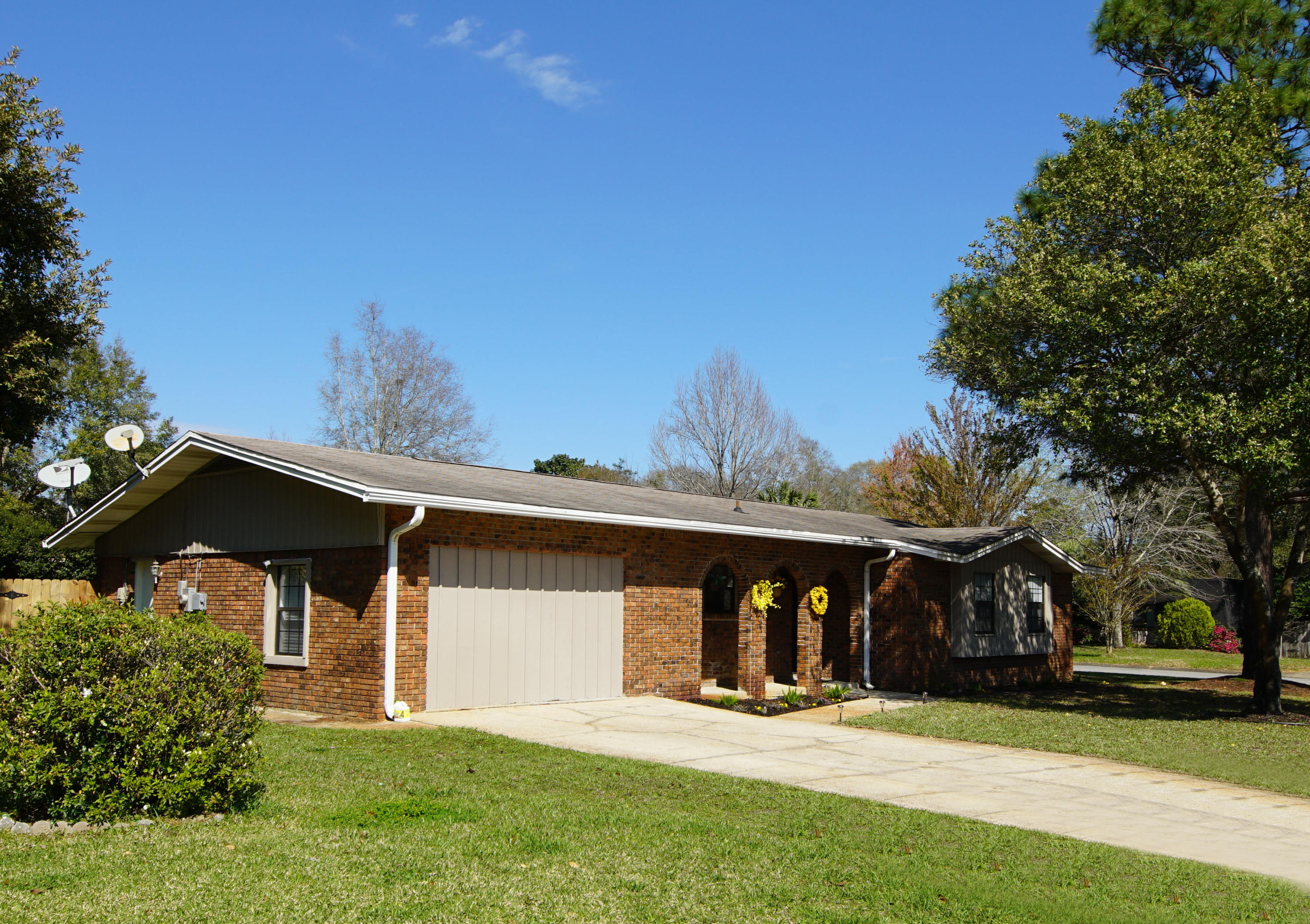 FOREST MANOR - Residential