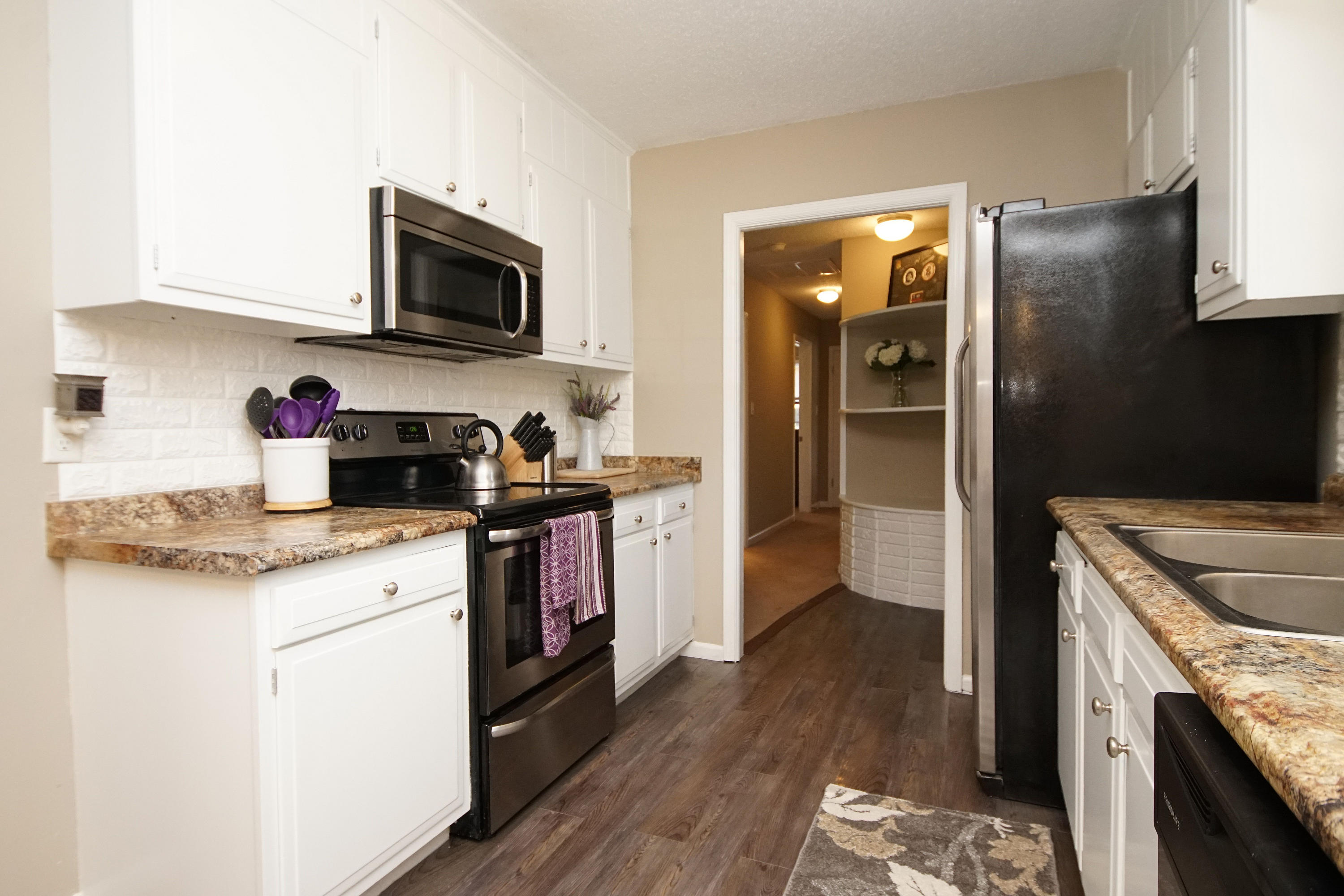 FOREST MANOR - Residential