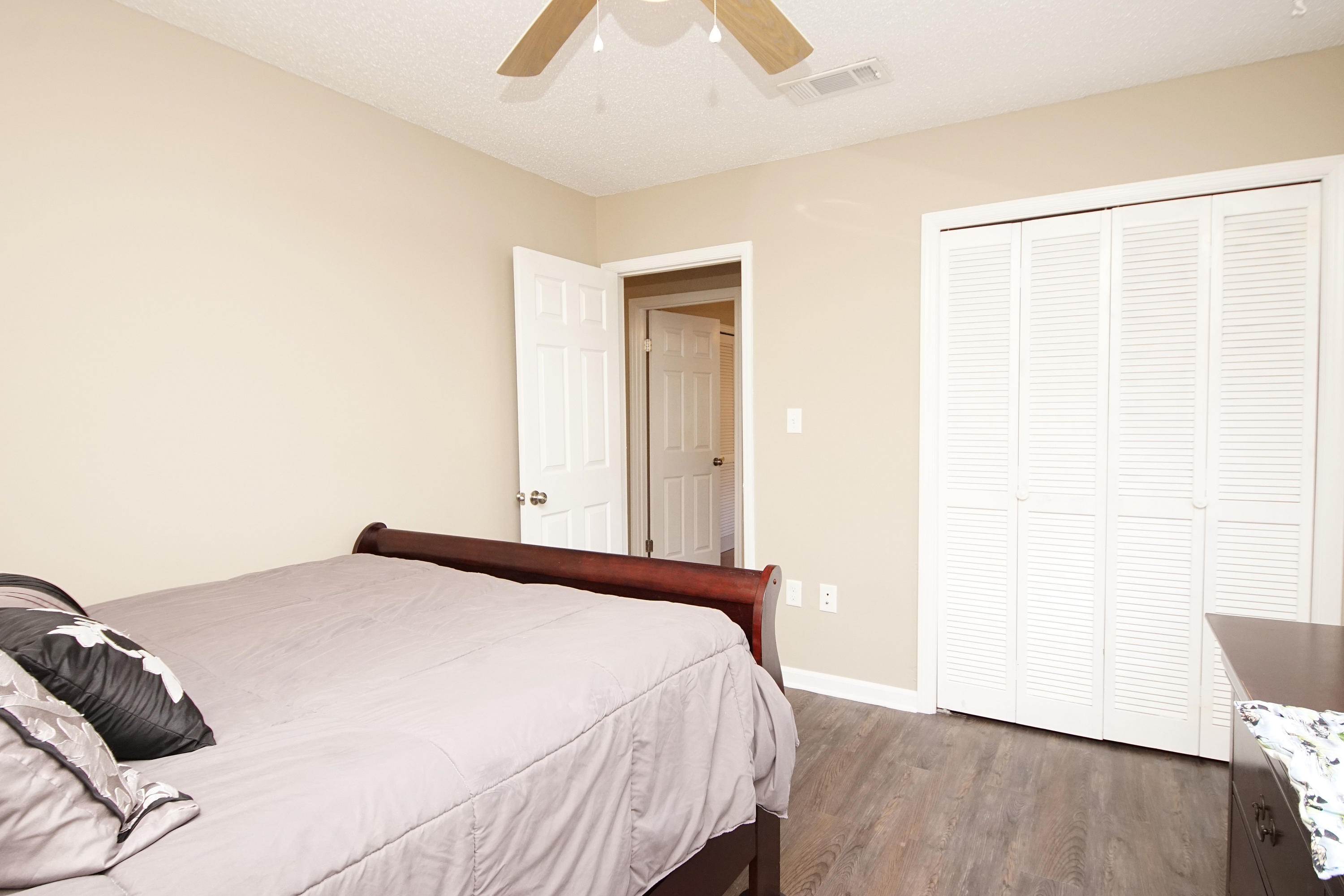 FOREST MANOR - Residential