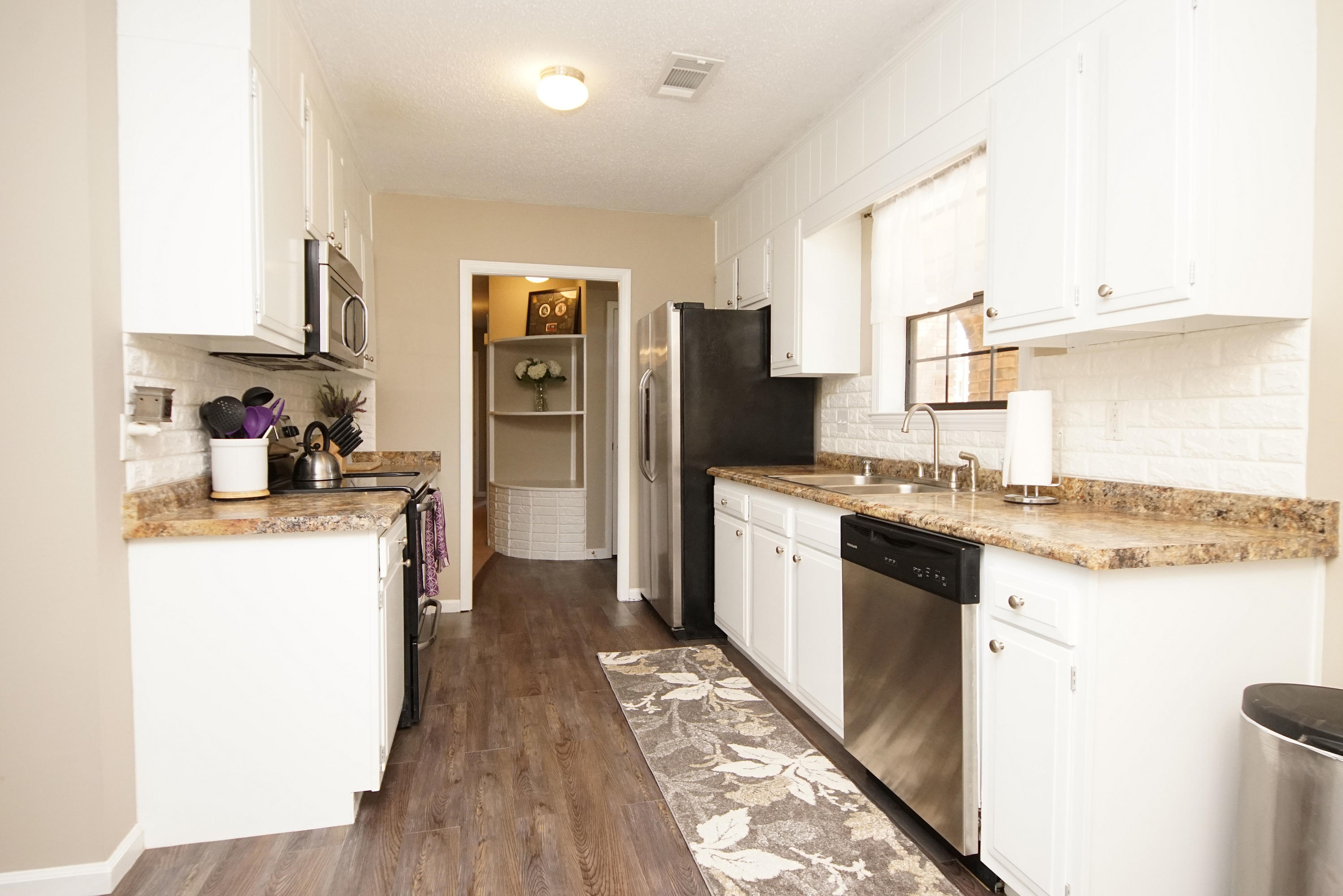 FOREST MANOR - Residential