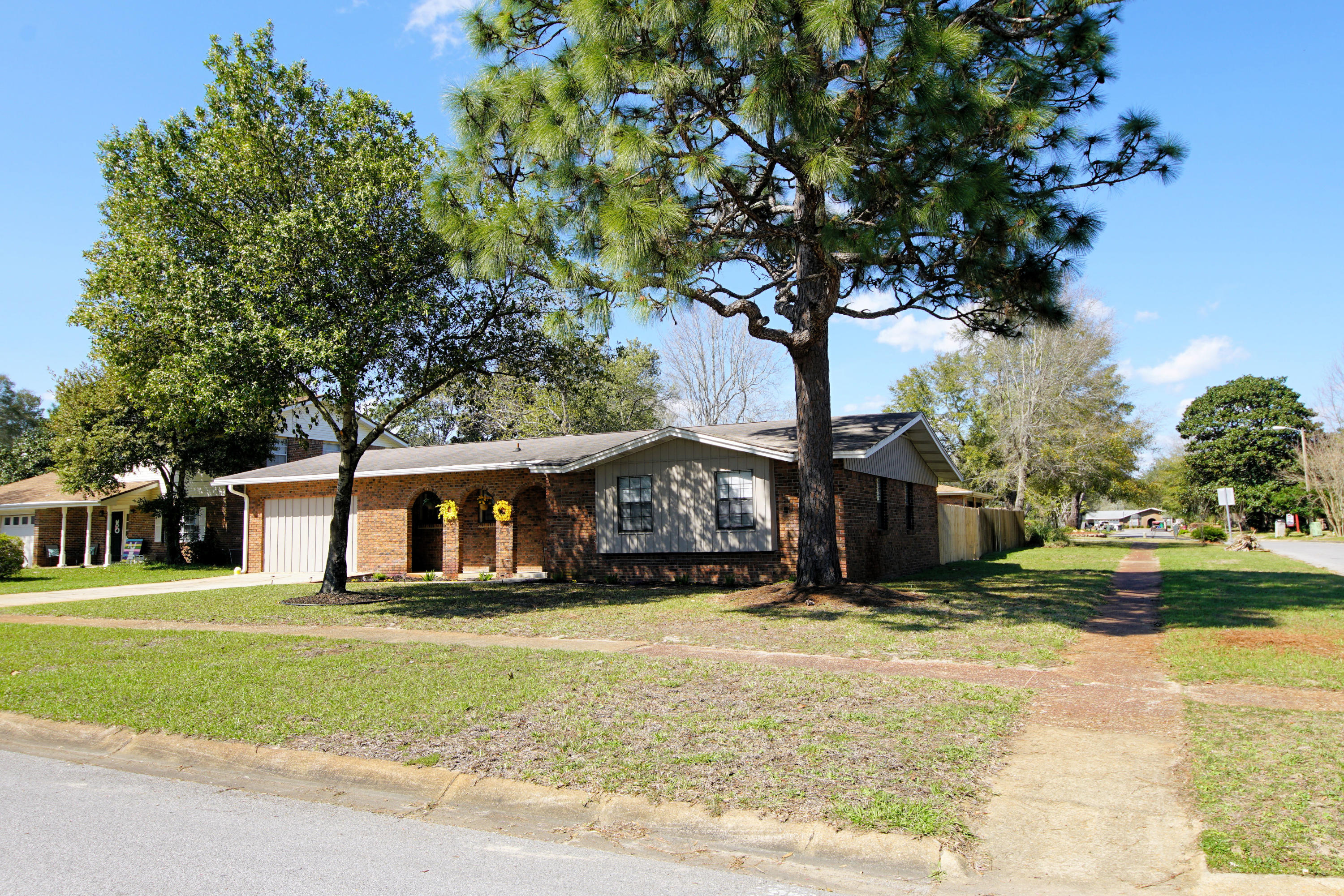 FOREST MANOR - Residential