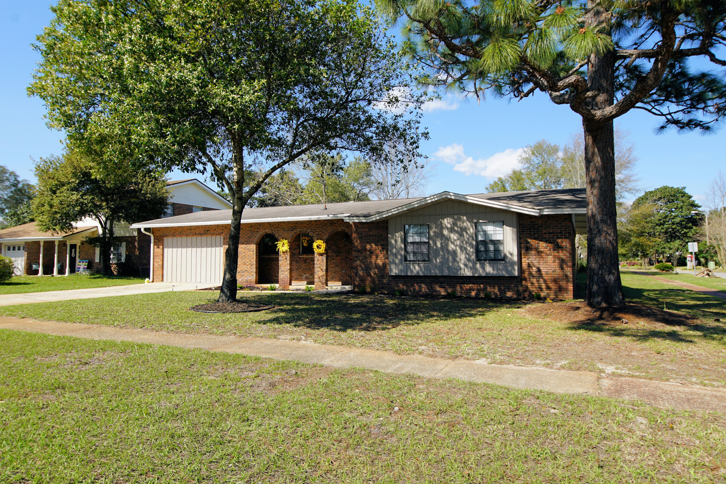 FOREST MANOR - Residential