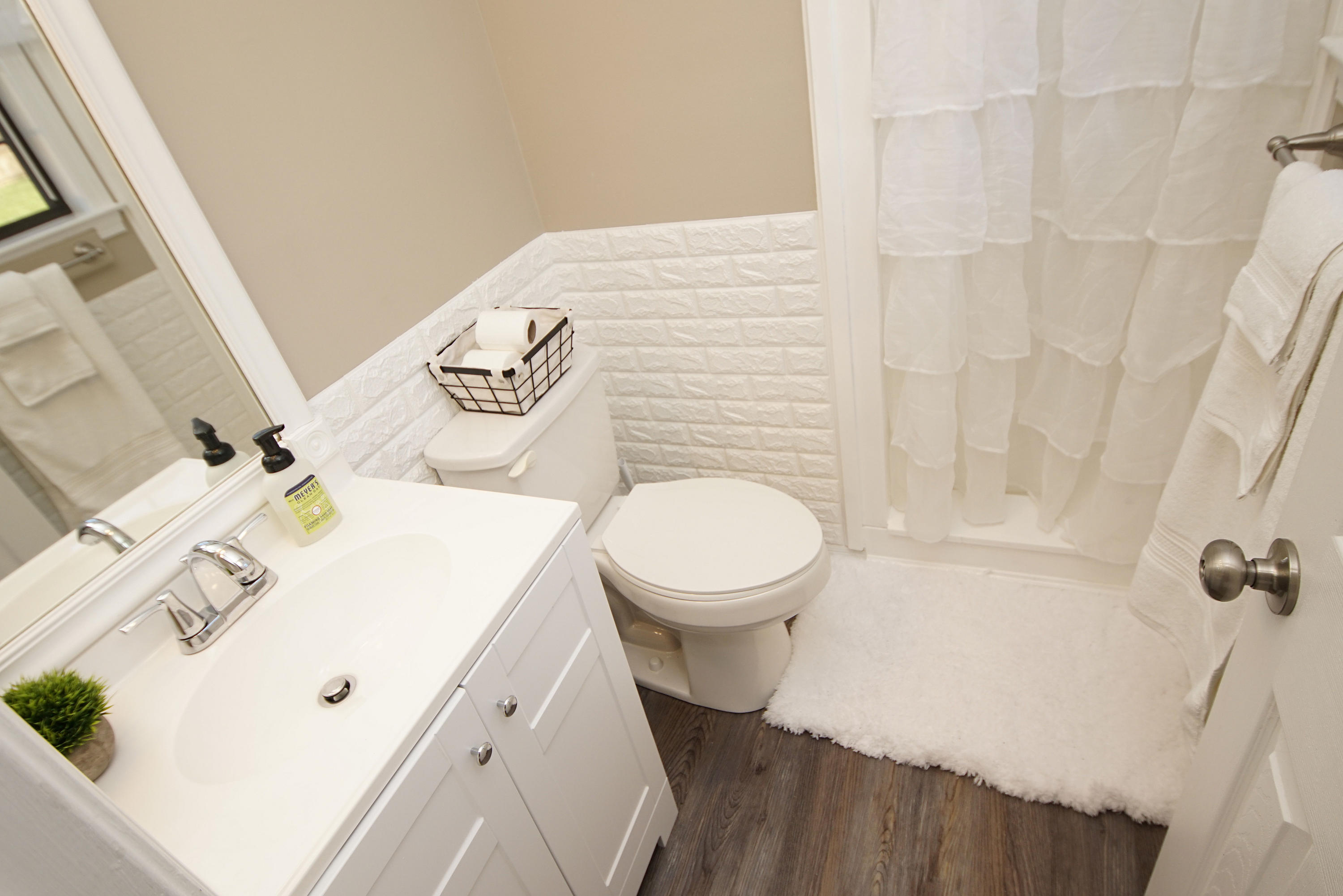 FOREST MANOR - Residential