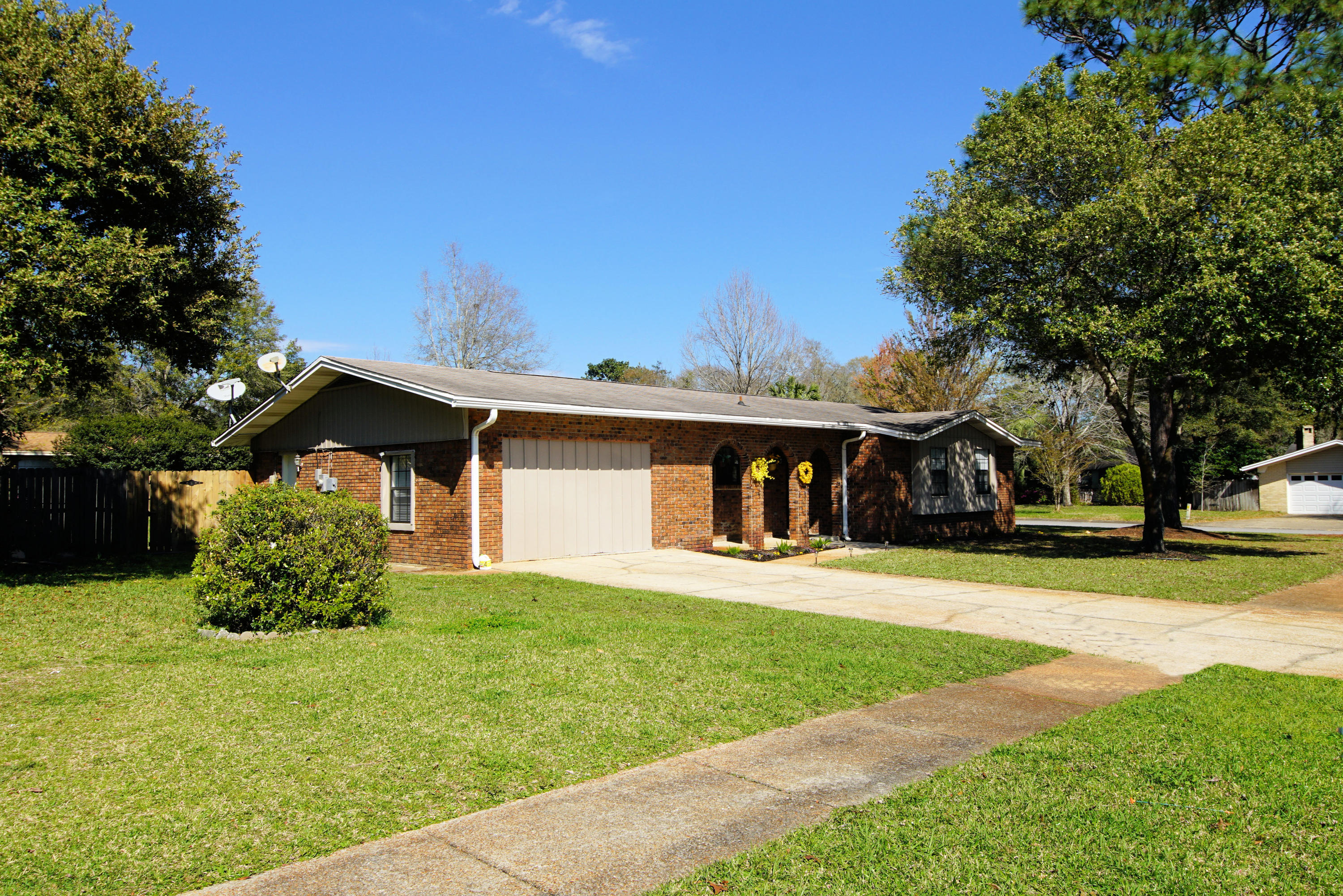 FOREST MANOR - Residential