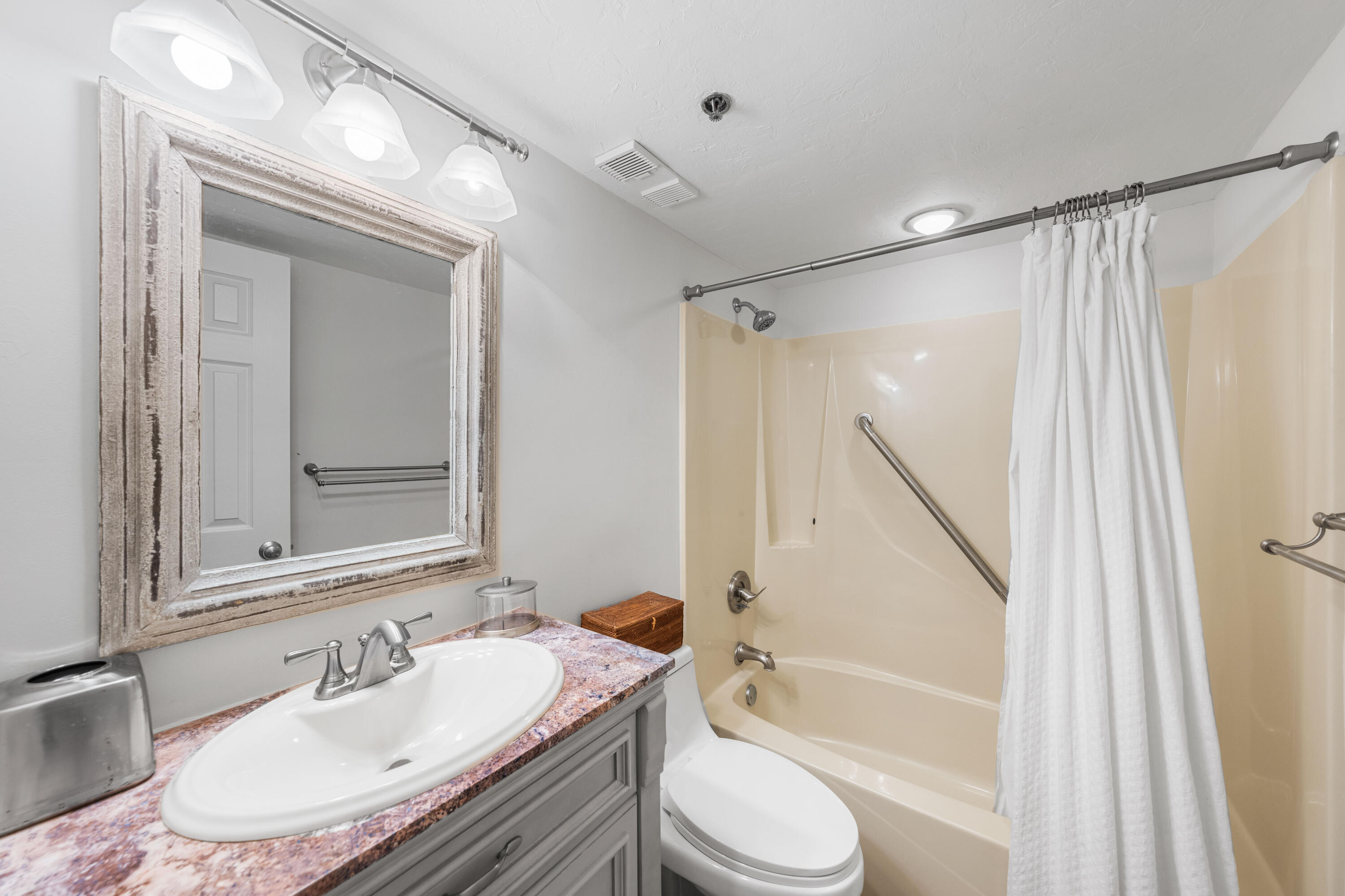 ONE SEAGROVE PLACE CONDO - Residential