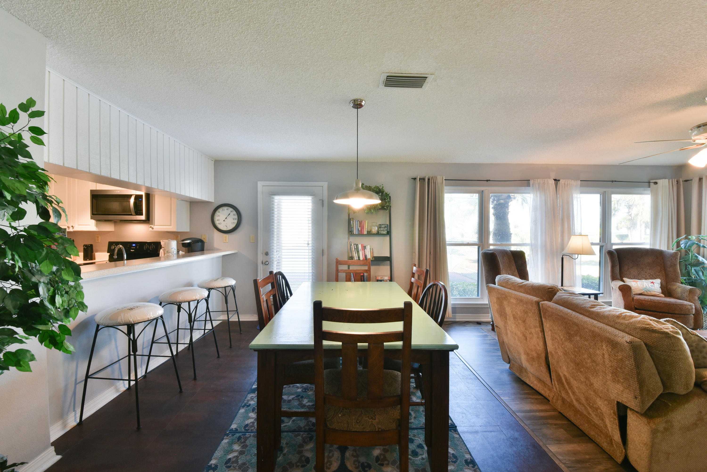 BEACHVIEW CONDOMINIUM - Residential