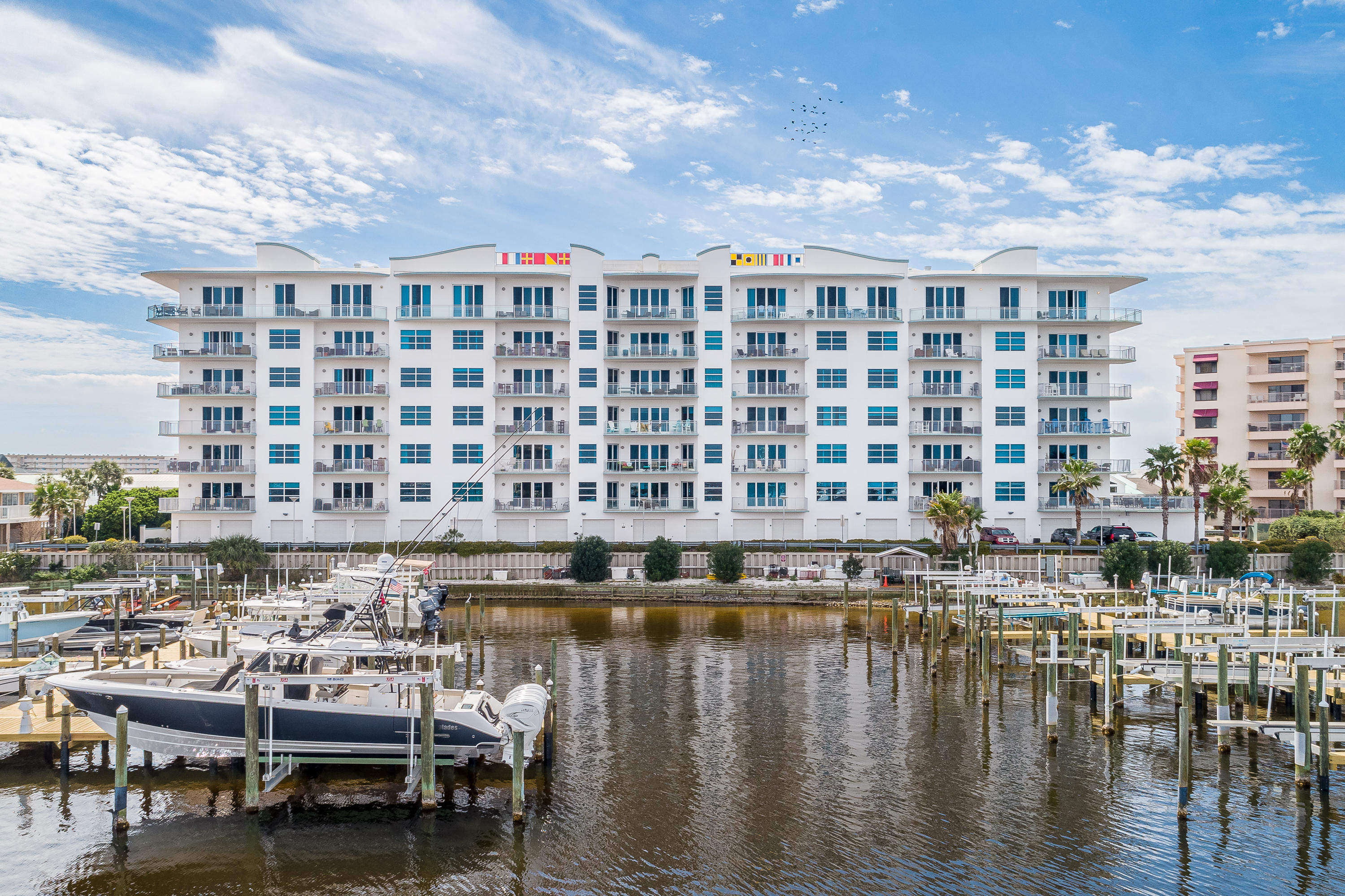 HARBOR LIGHTS - Residential