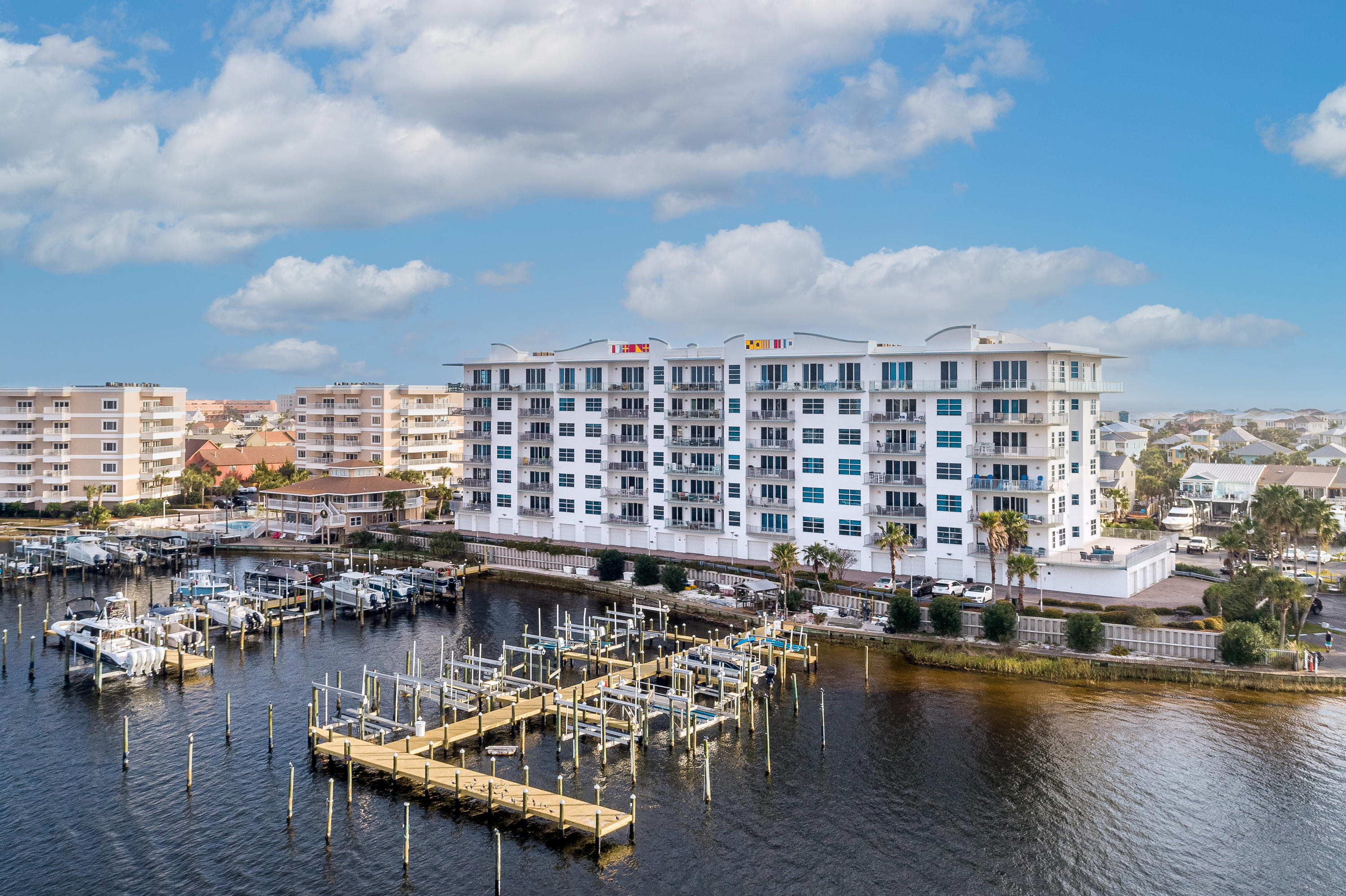 HARBOR LIGHTS - Residential