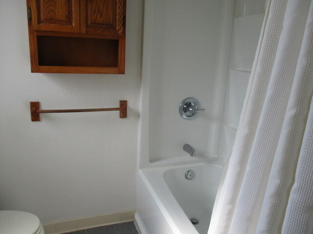 EDGEWATER APT - Residential Lease