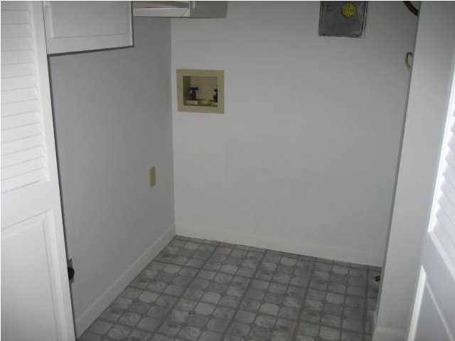 EDGEWATER APT - Residential Lease