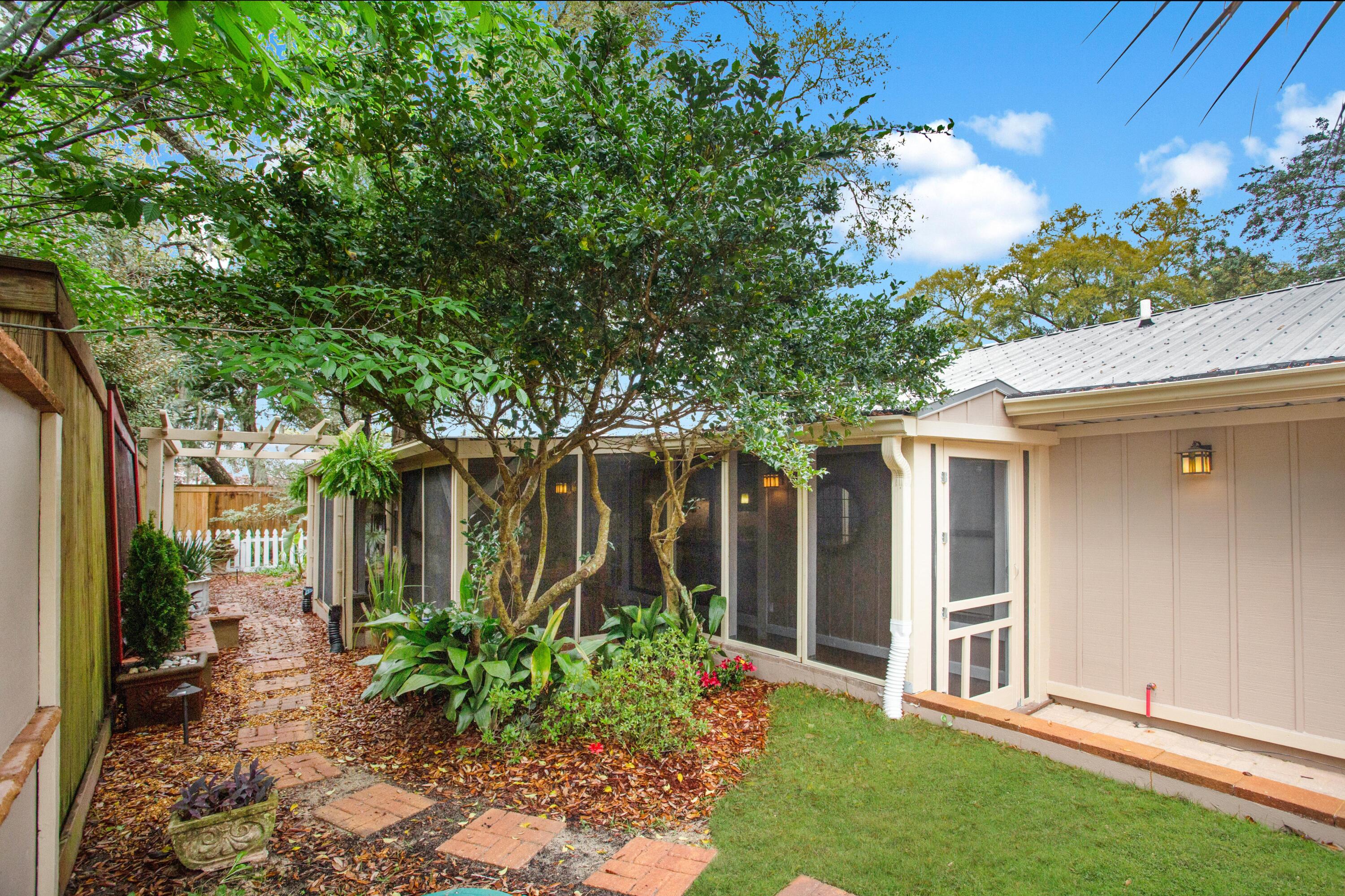 BAY MAGNOLIA - Residential