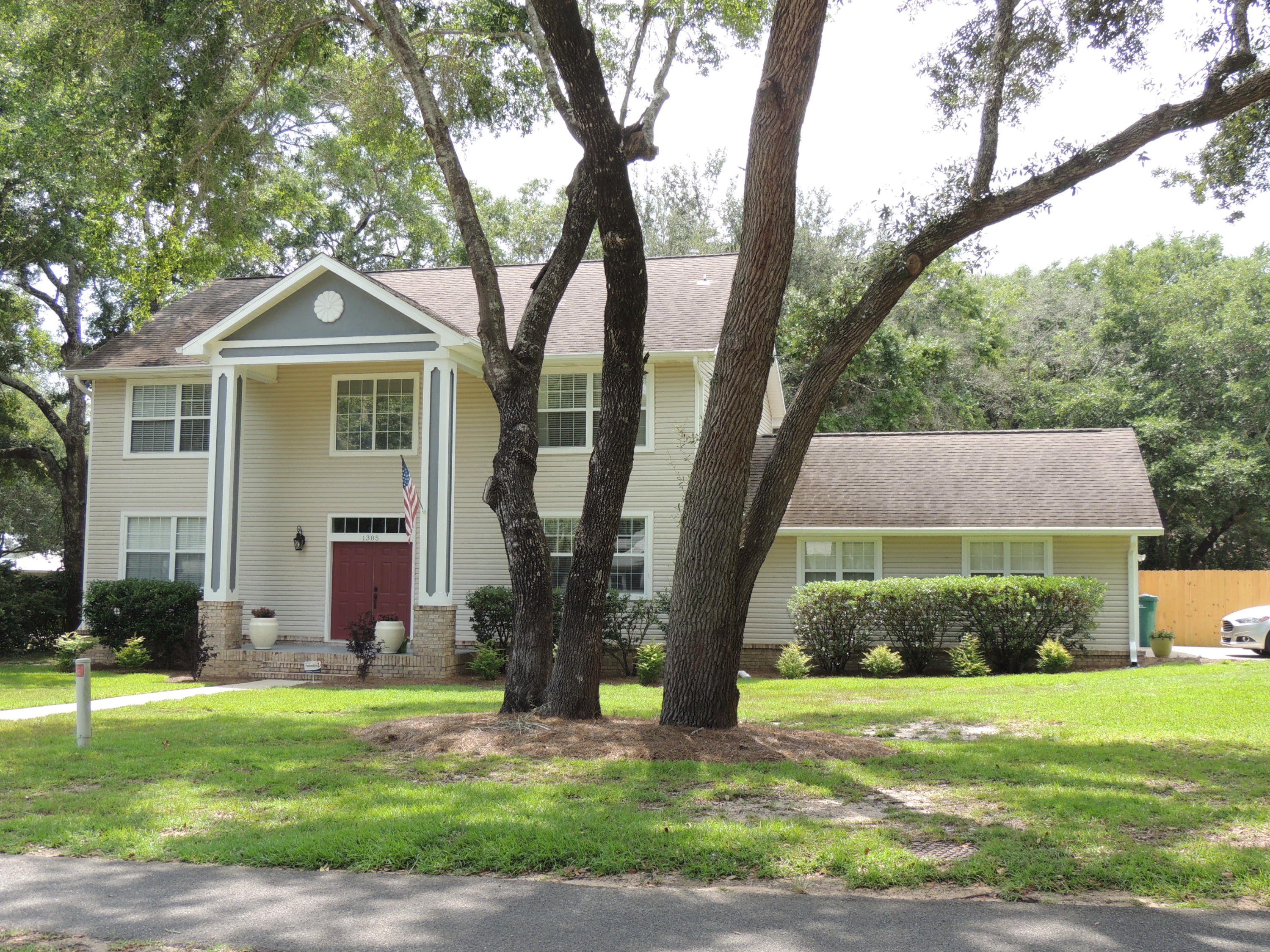 Price reduction 8/8/17!! Gorgeous NEW kitchen w/ S/S APPLIANCES, 4 large bedrooms plus loft, 3.5 bathrooms, tons of storage, HUGE fenced back yard, NEW paint, NEW lights & fans, NEW hardware throughout, plus so much more. You could eat off the oversized garage floor since it is so clean with new epoxy coating. Sellers had a huge rear deck built on back of house leading to the wonderful backyard (privacy fenced) with room for a pool. The new kitchen features a big center island, gorgeous granite, tons of cabinets, tile backsplash and is all bright! This home is full of natural light and has so much to offer... please see list of upgrades on link. The master bedroom is downstairs, and all bedrooms have walk in closets! Freshly painted, and immaculate makes this home move in ready. (more)..