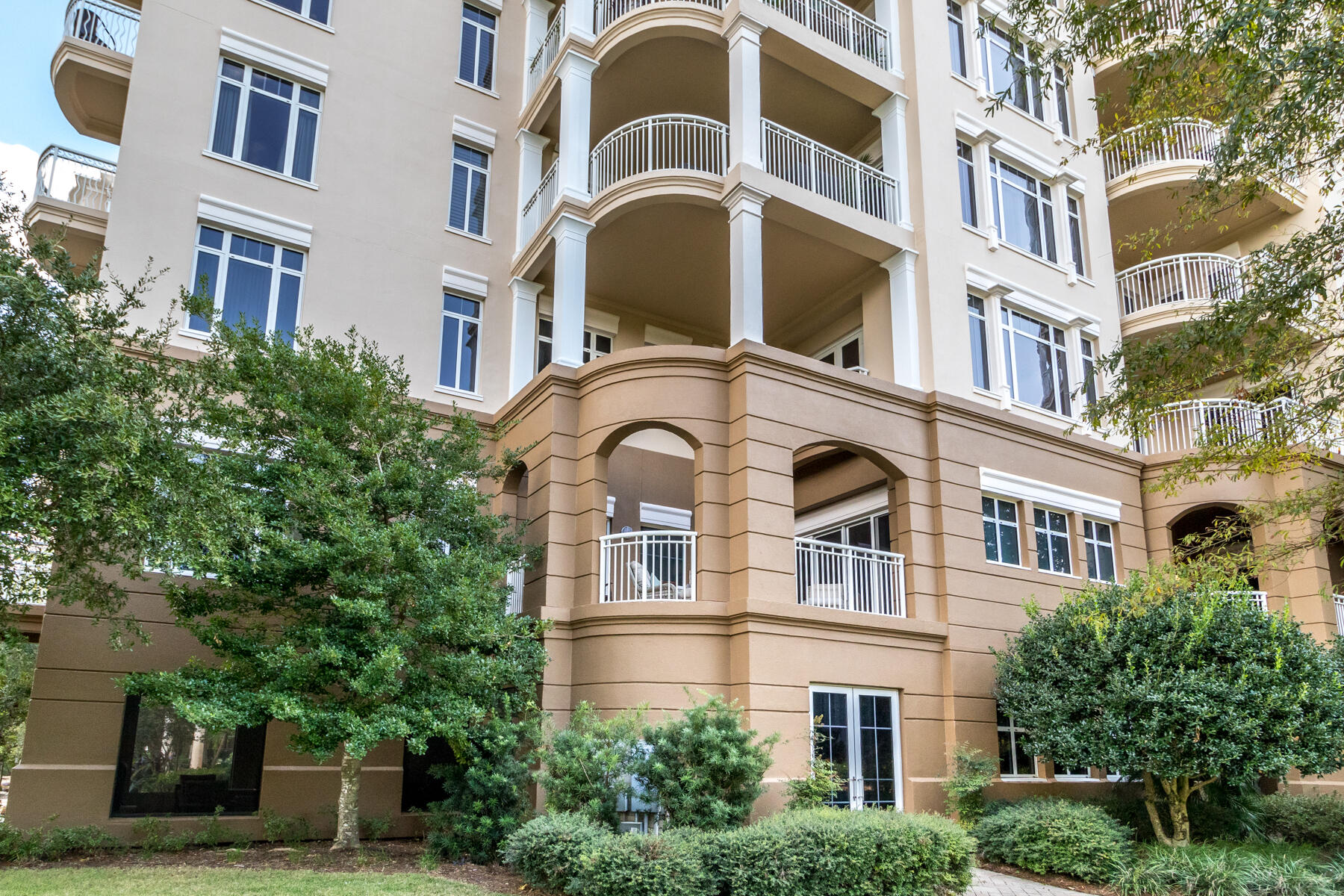 ONE WATER PLACE - Residential