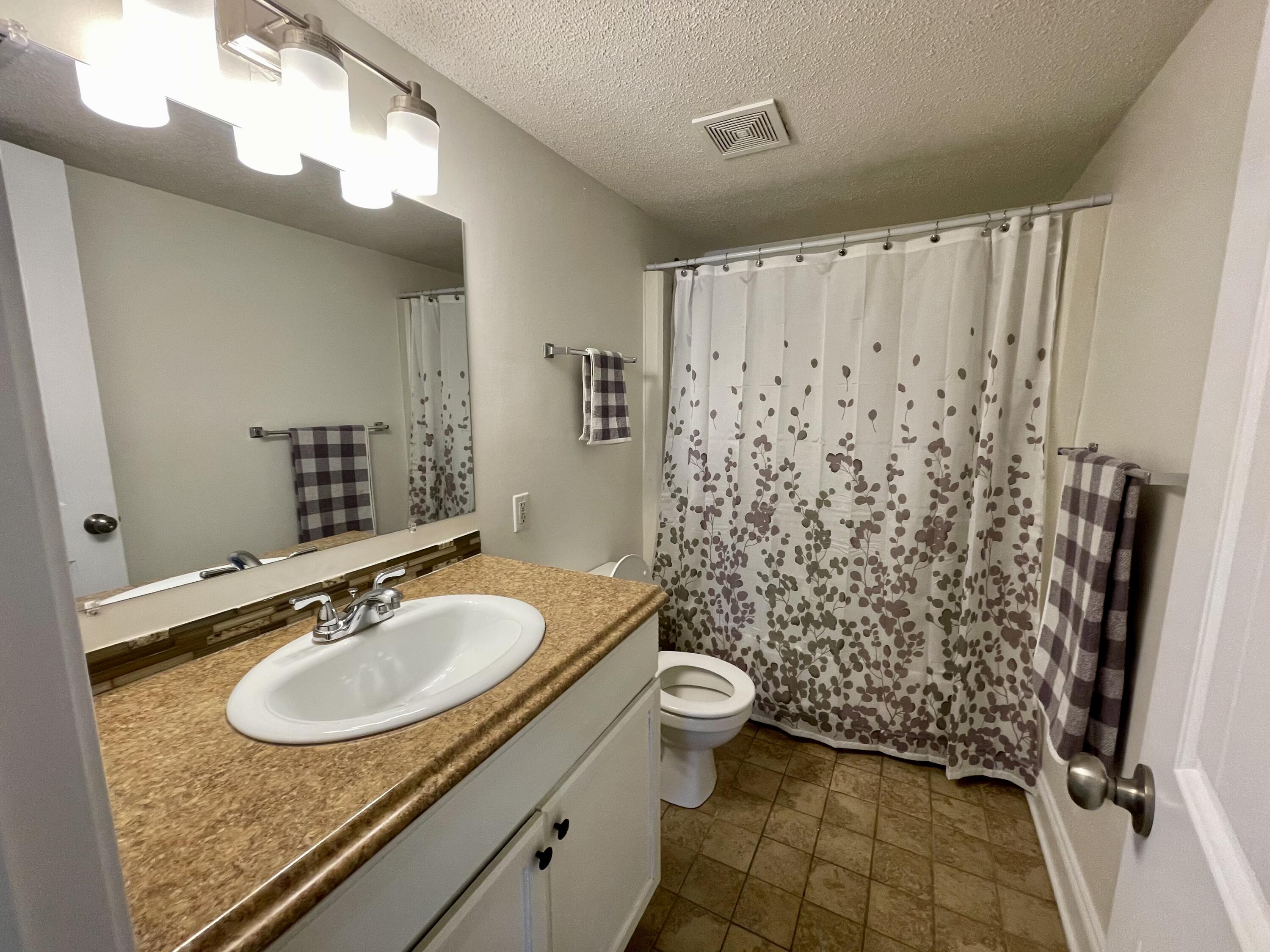 COLLEGE PARK CONDO - Residential Lease