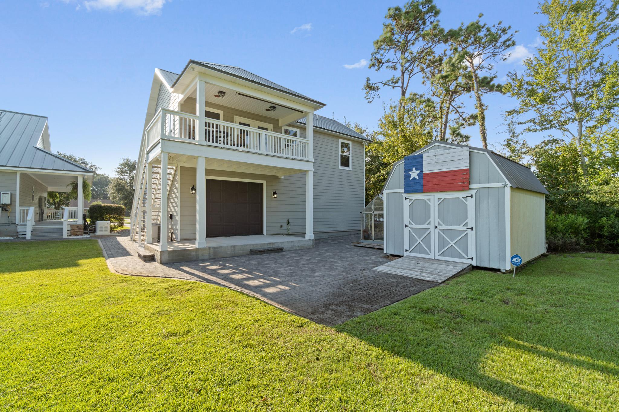 CRESCENT SHORES - Residential