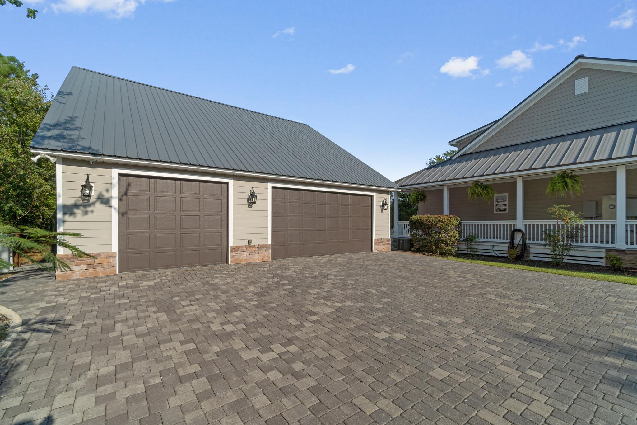 CRESCENT SHORES - Residential