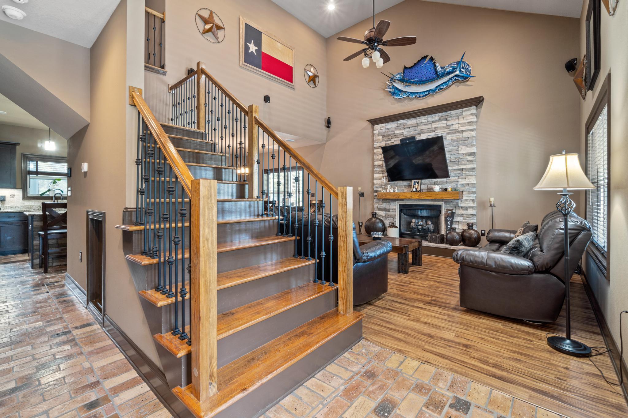 CRESCENT SHORES - Residential