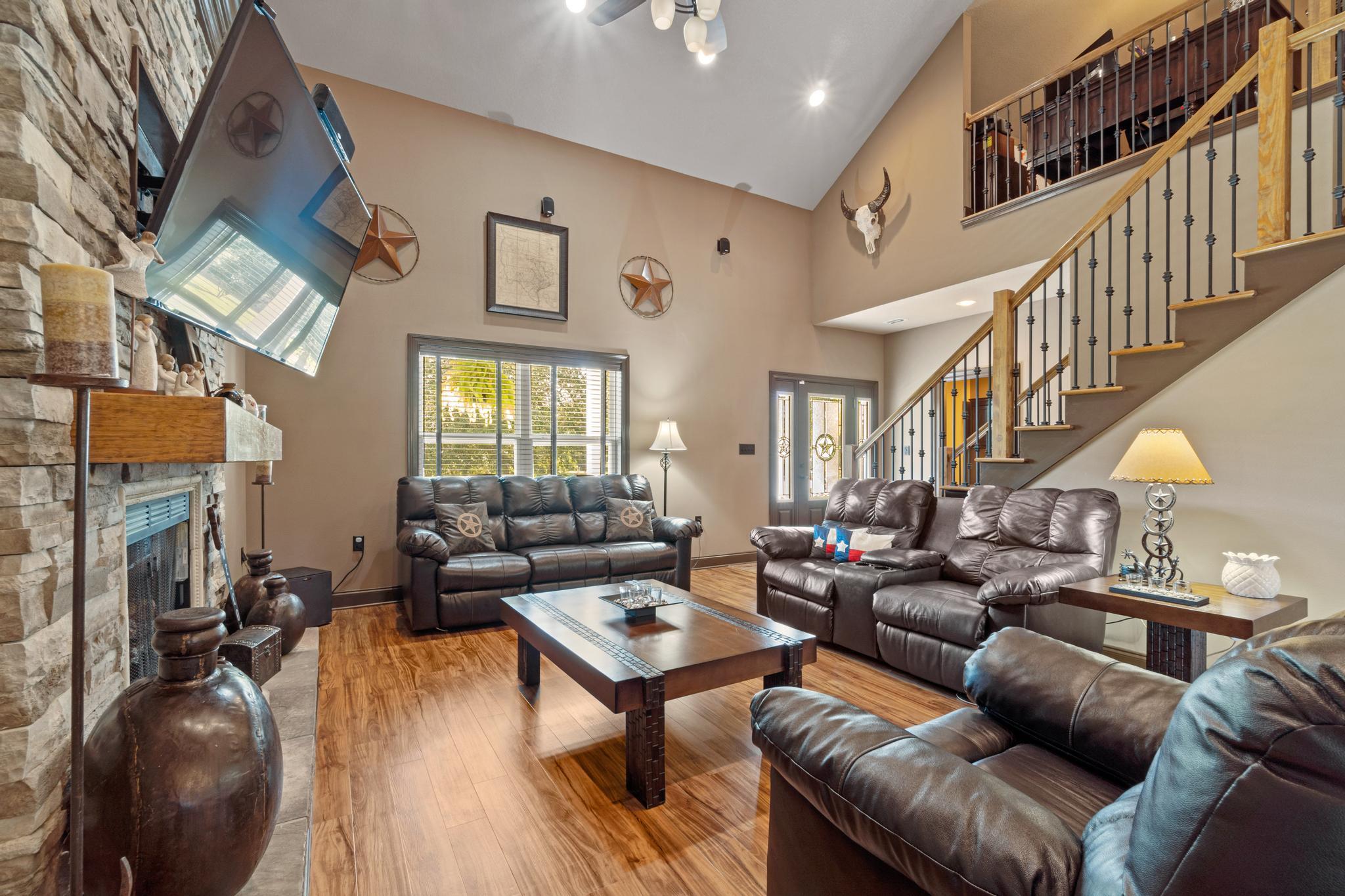 CRESCENT SHORES - Residential