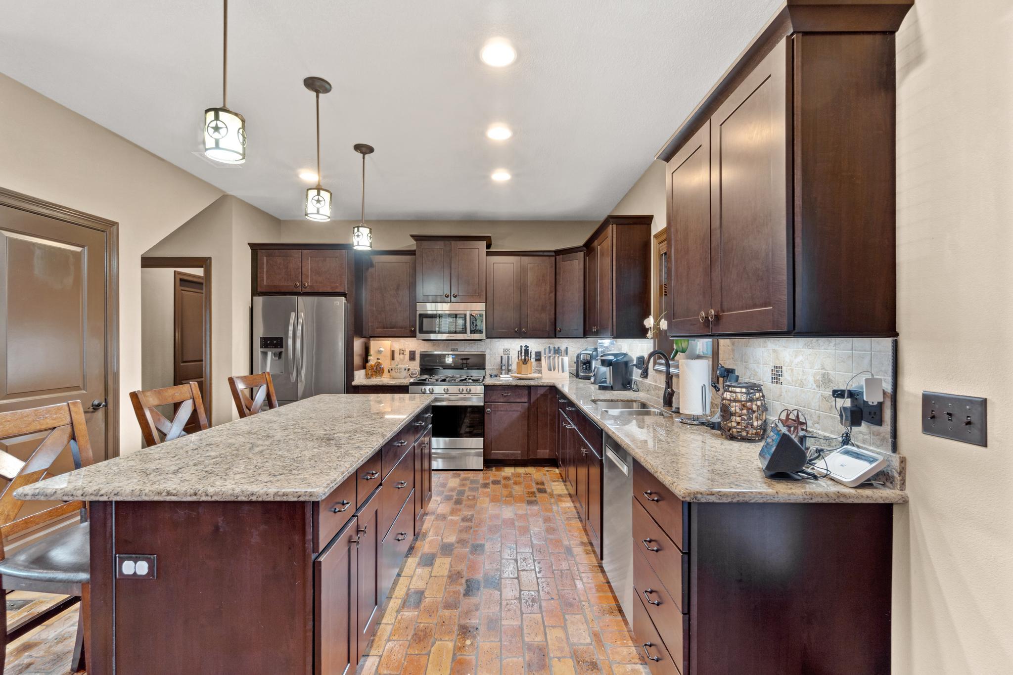 CRESCENT SHORES - Residential