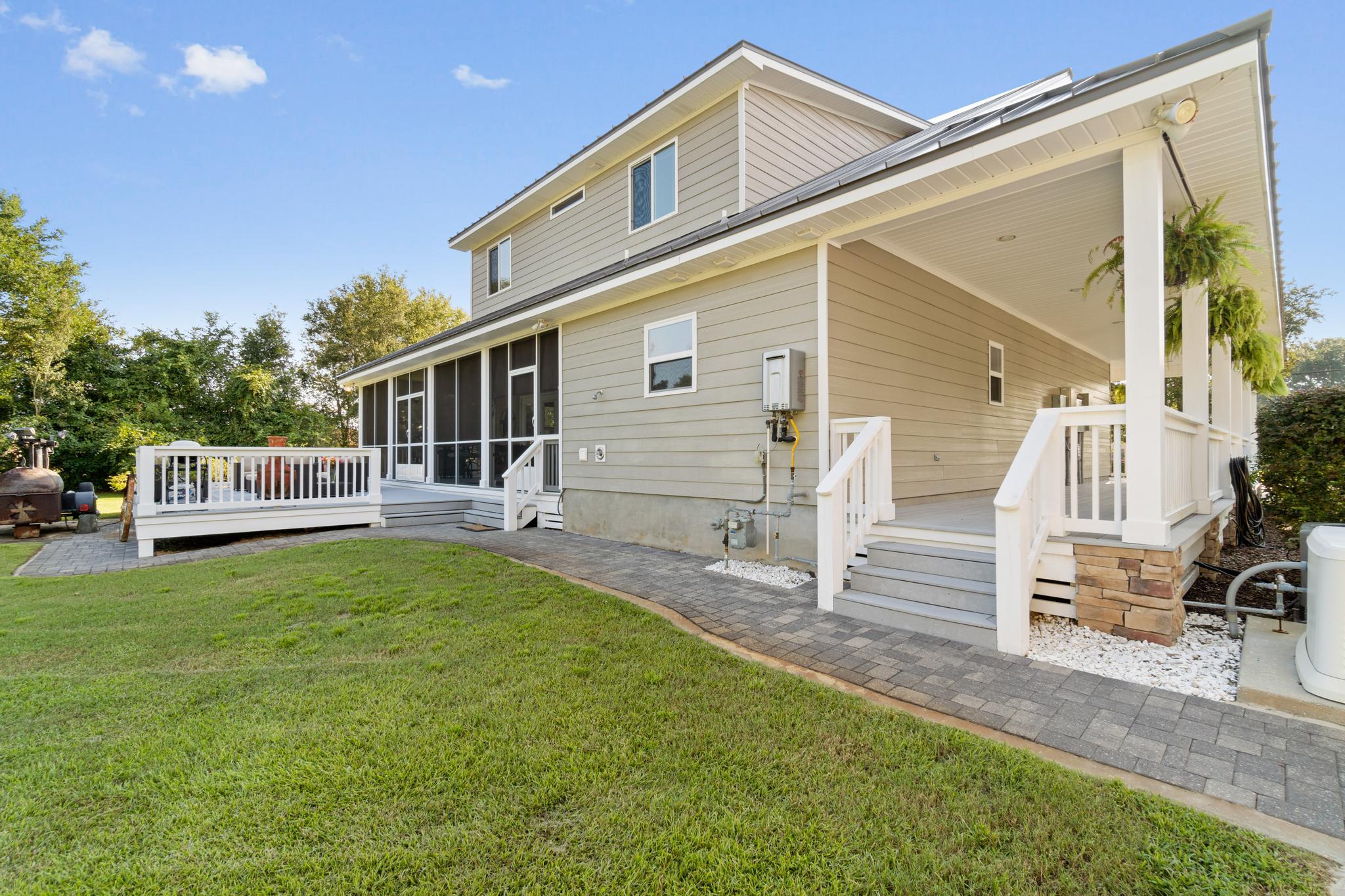 CRESCENT SHORES - Residential