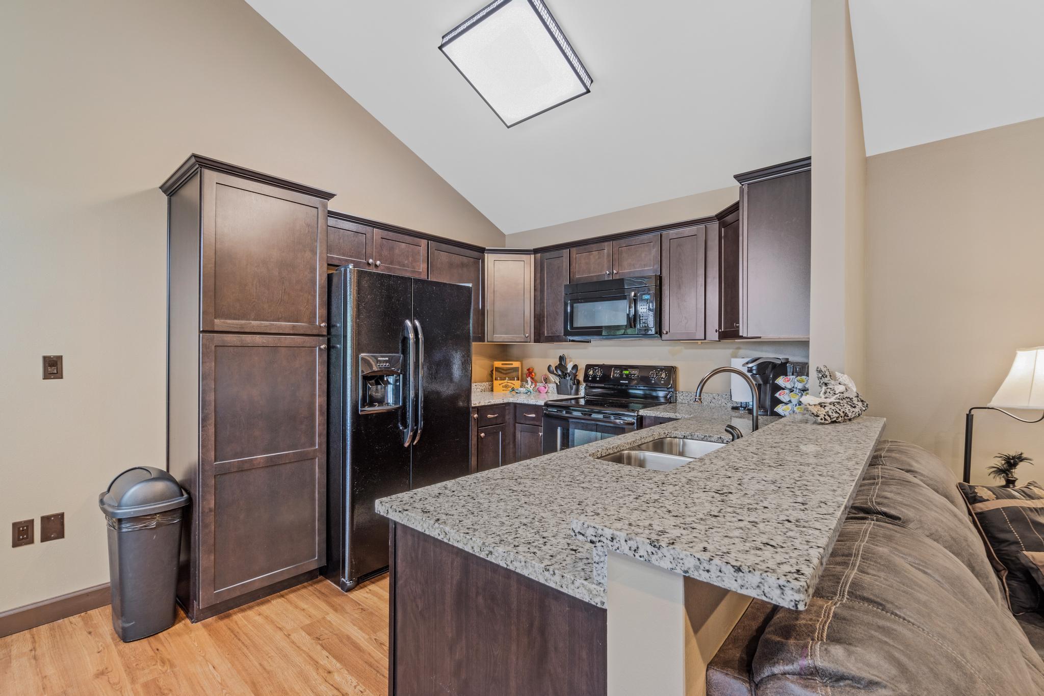 CRESCENT SHORES - Residential