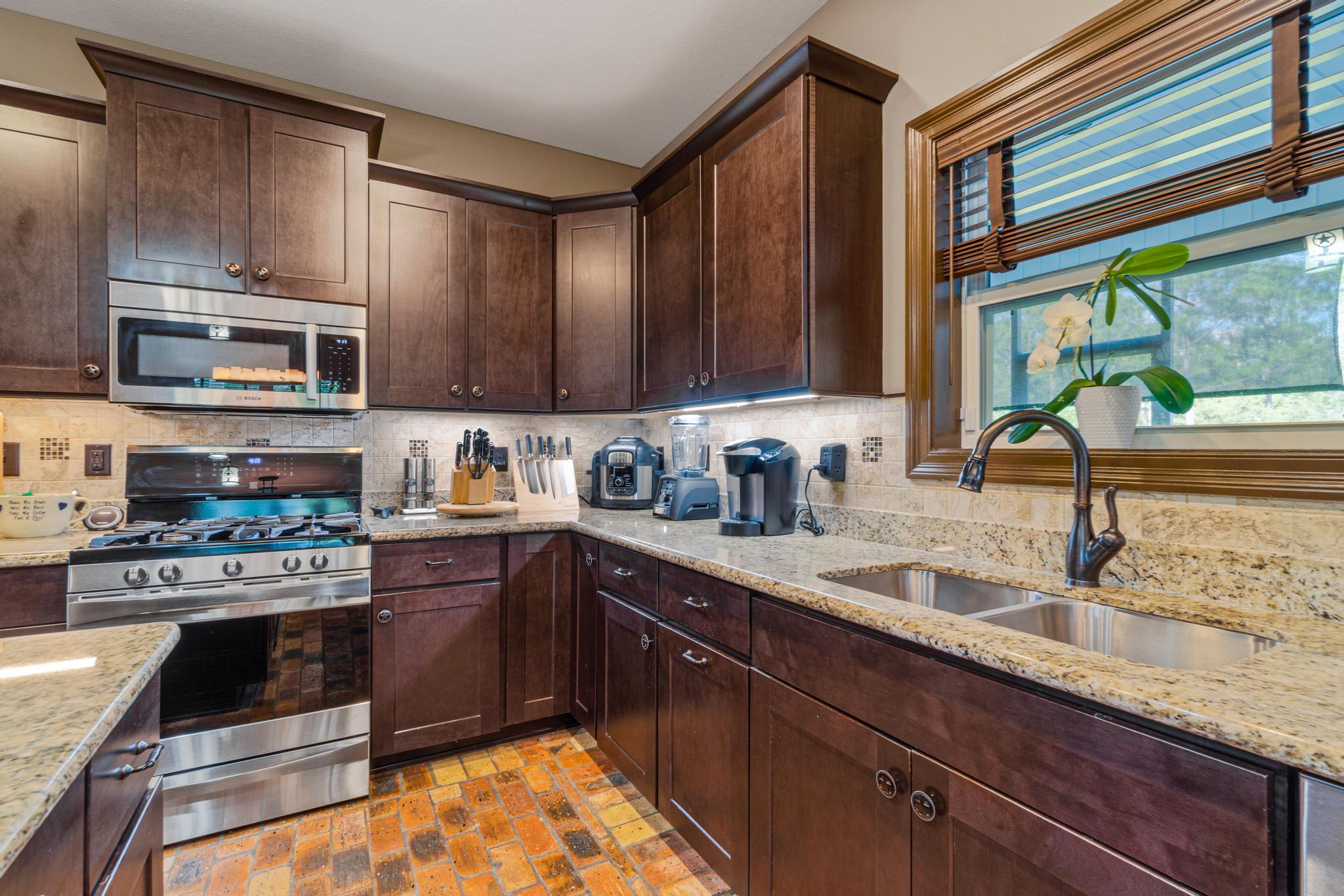 CRESCENT SHORES - Residential