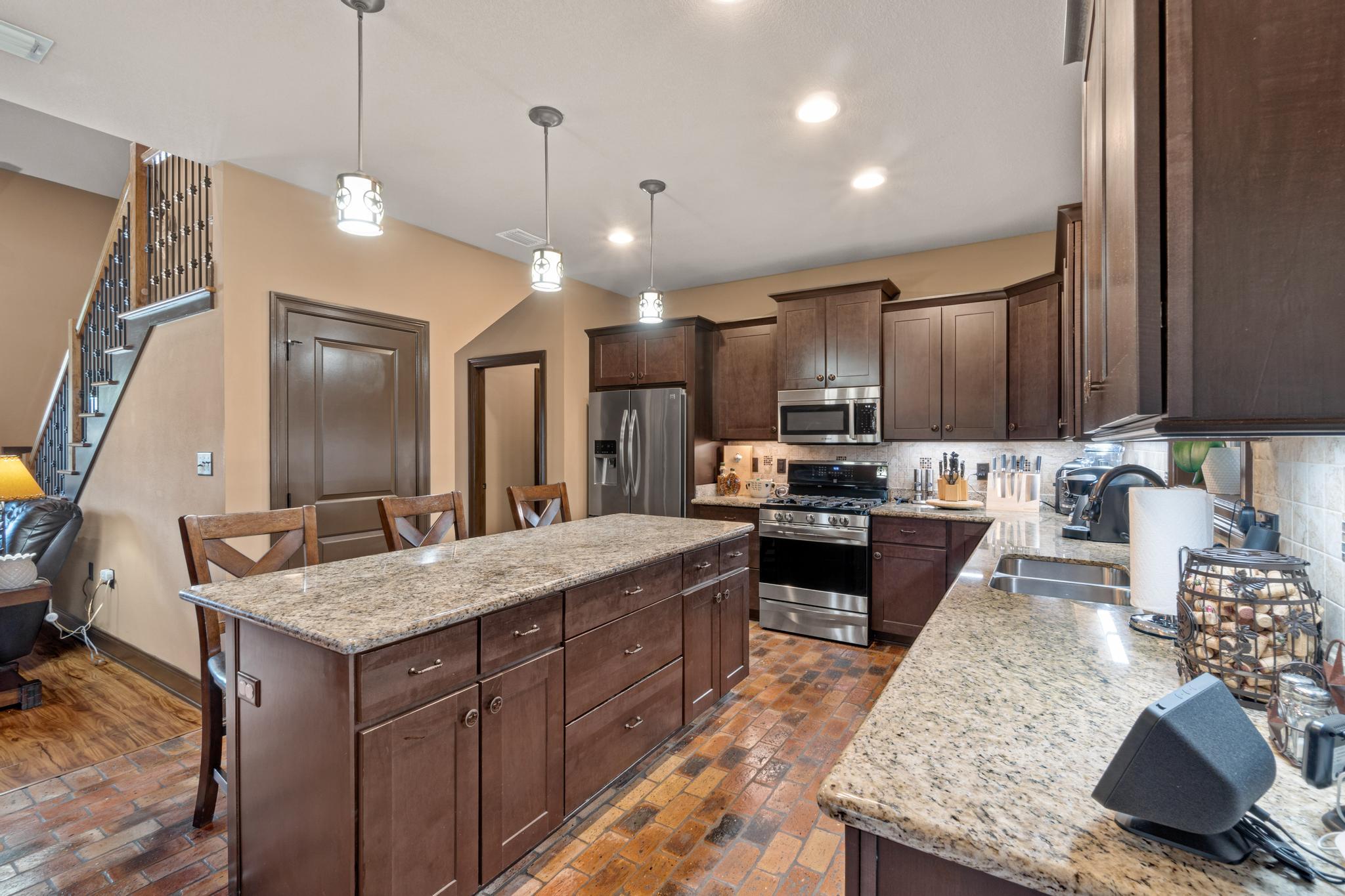 CRESCENT SHORES - Residential