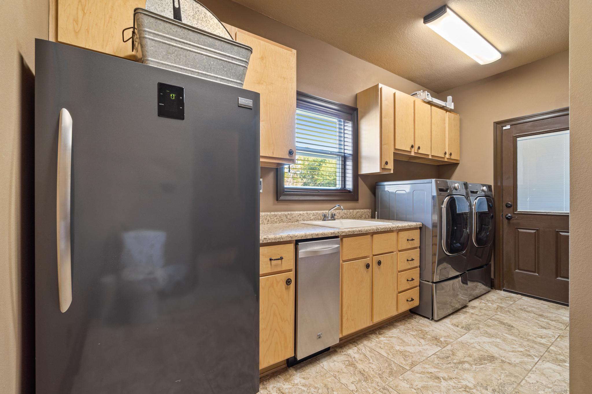 CRESCENT SHORES - Residential