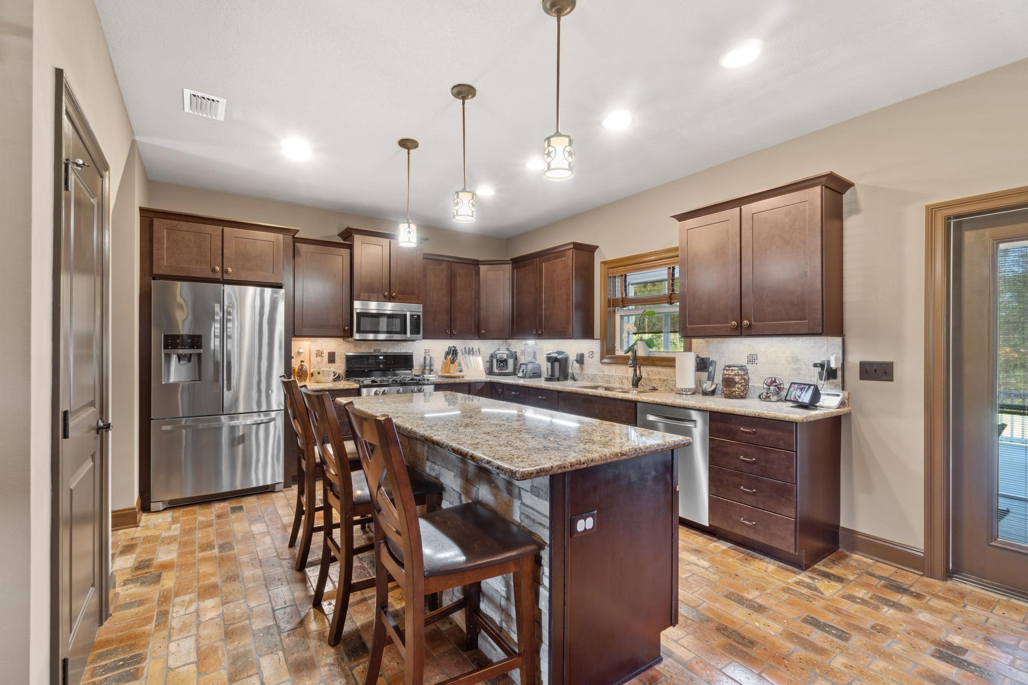 CRESCENT SHORES - Residential