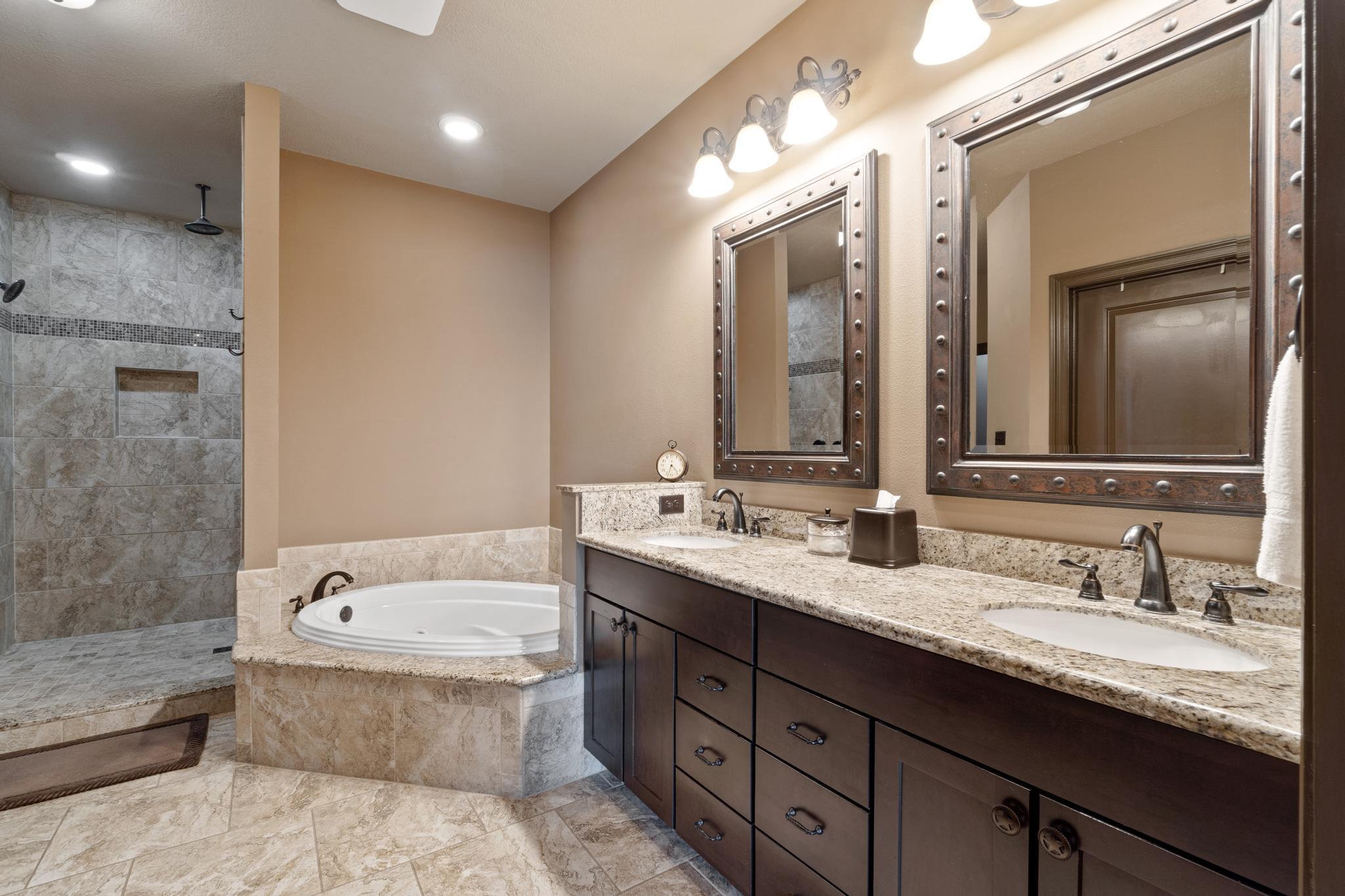 CRESCENT SHORES - Residential