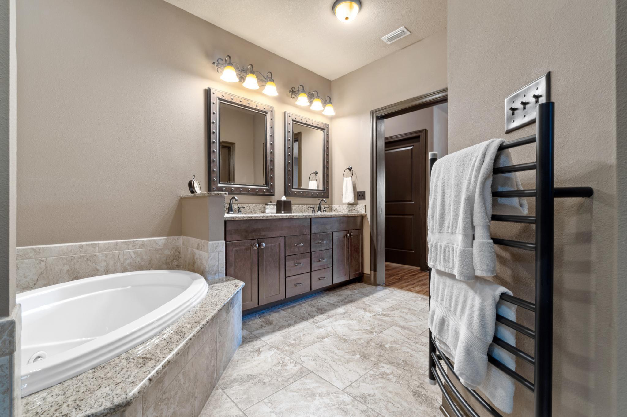 CRESCENT SHORES - Residential