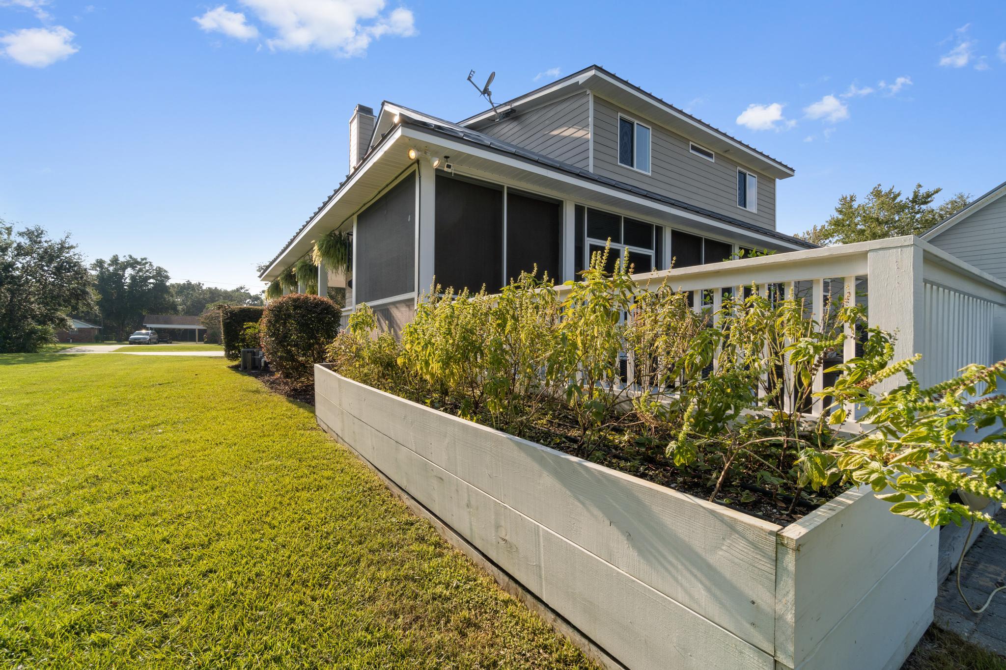 CRESCENT SHORES - Residential