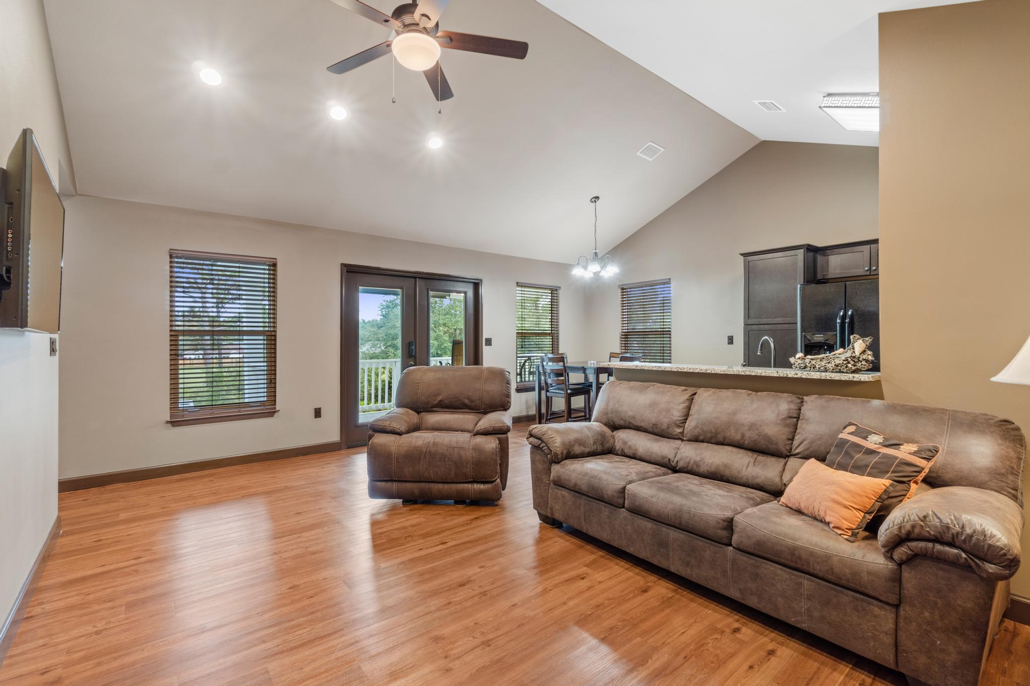 CRESCENT SHORES - Residential