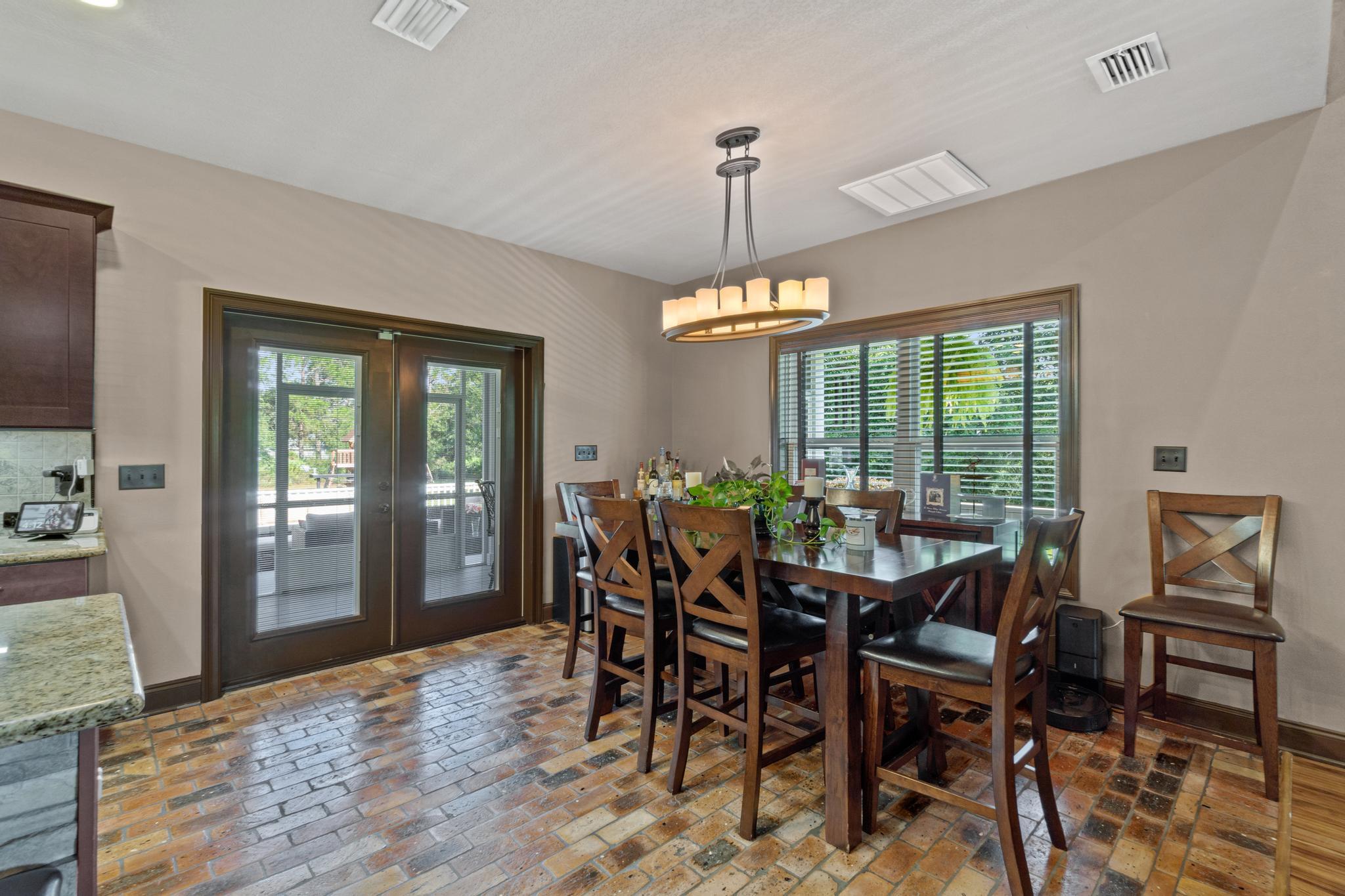 CRESCENT SHORES - Residential