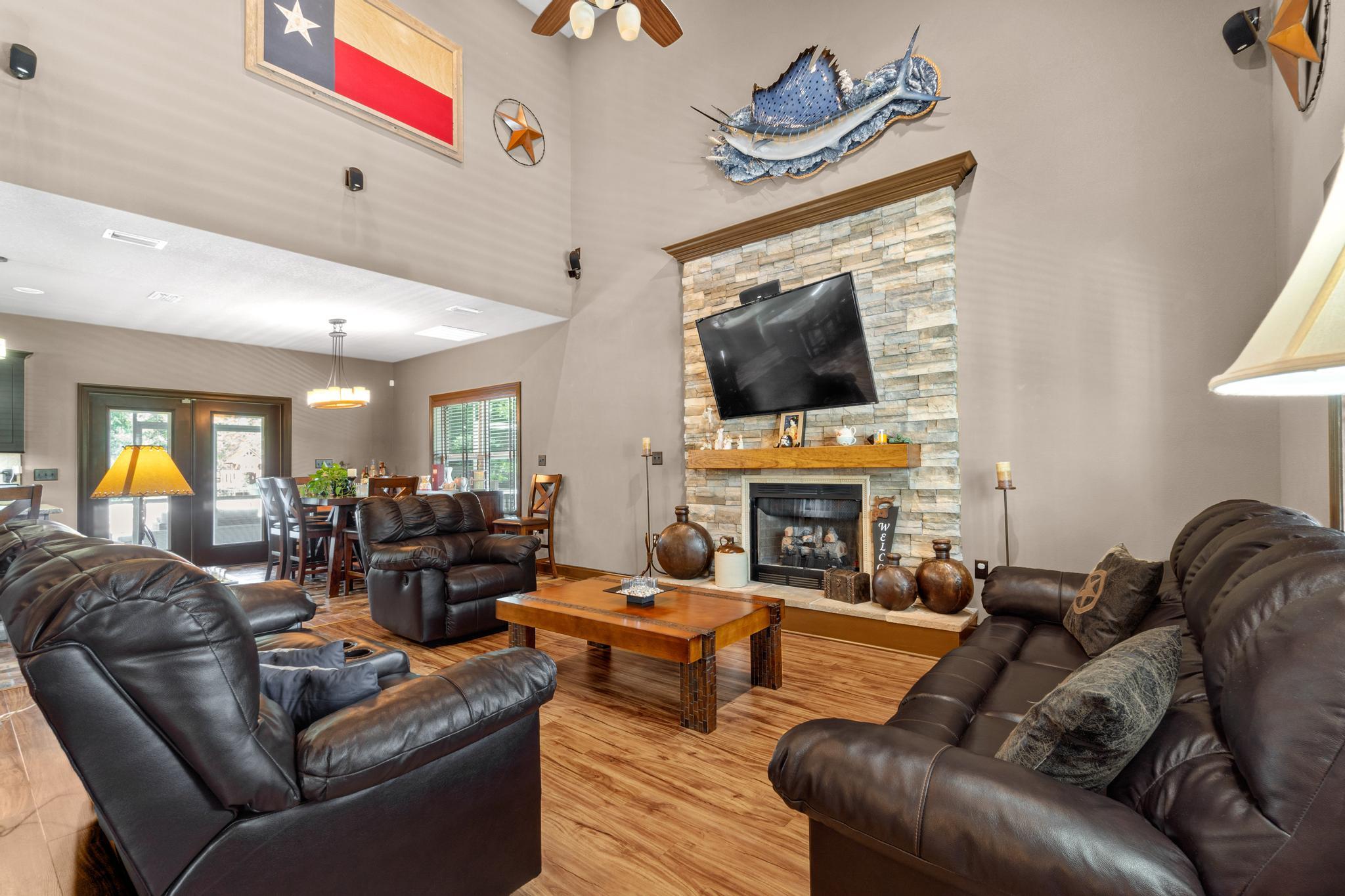 CRESCENT SHORES - Residential