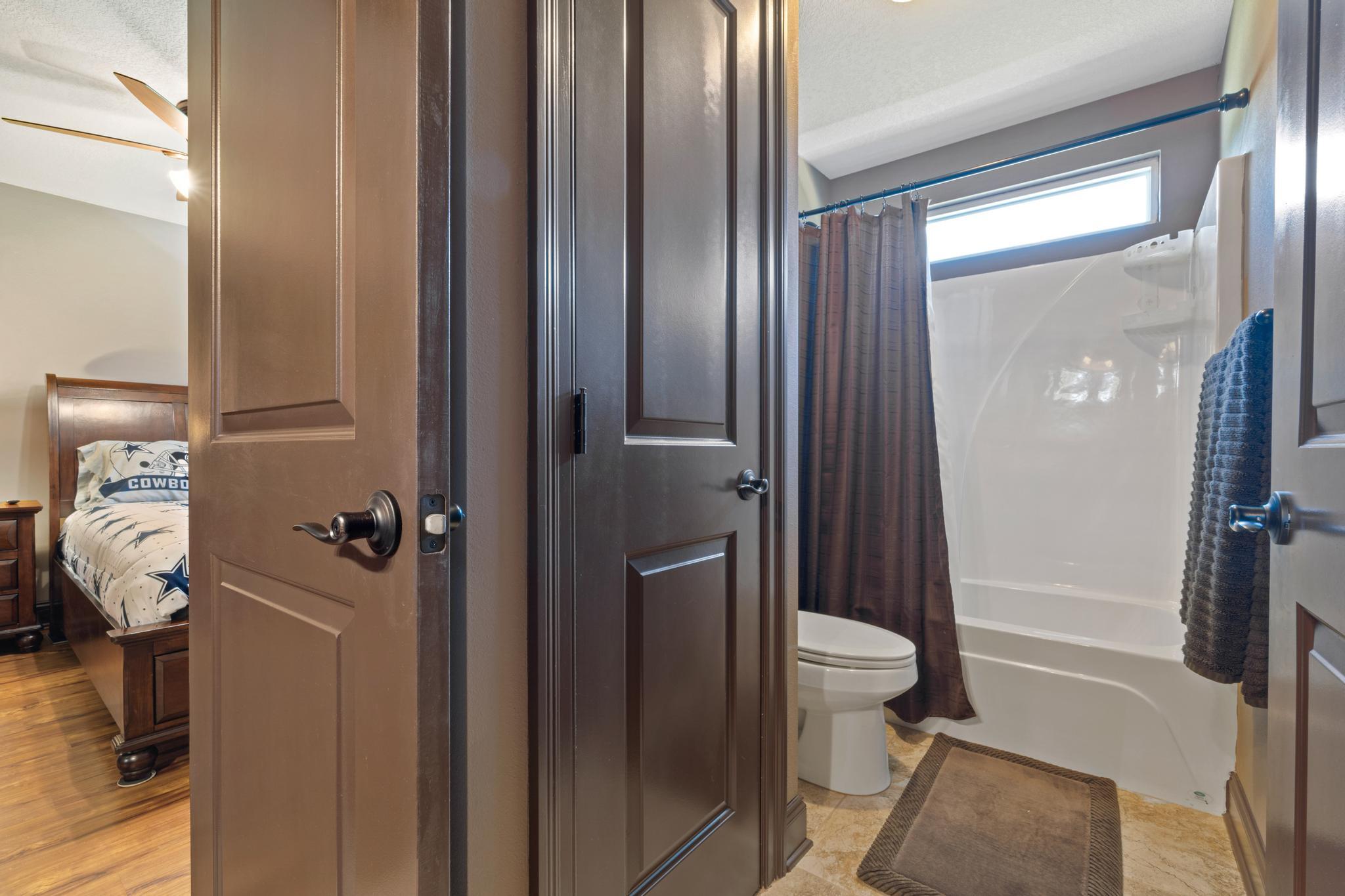 CRESCENT SHORES - Residential