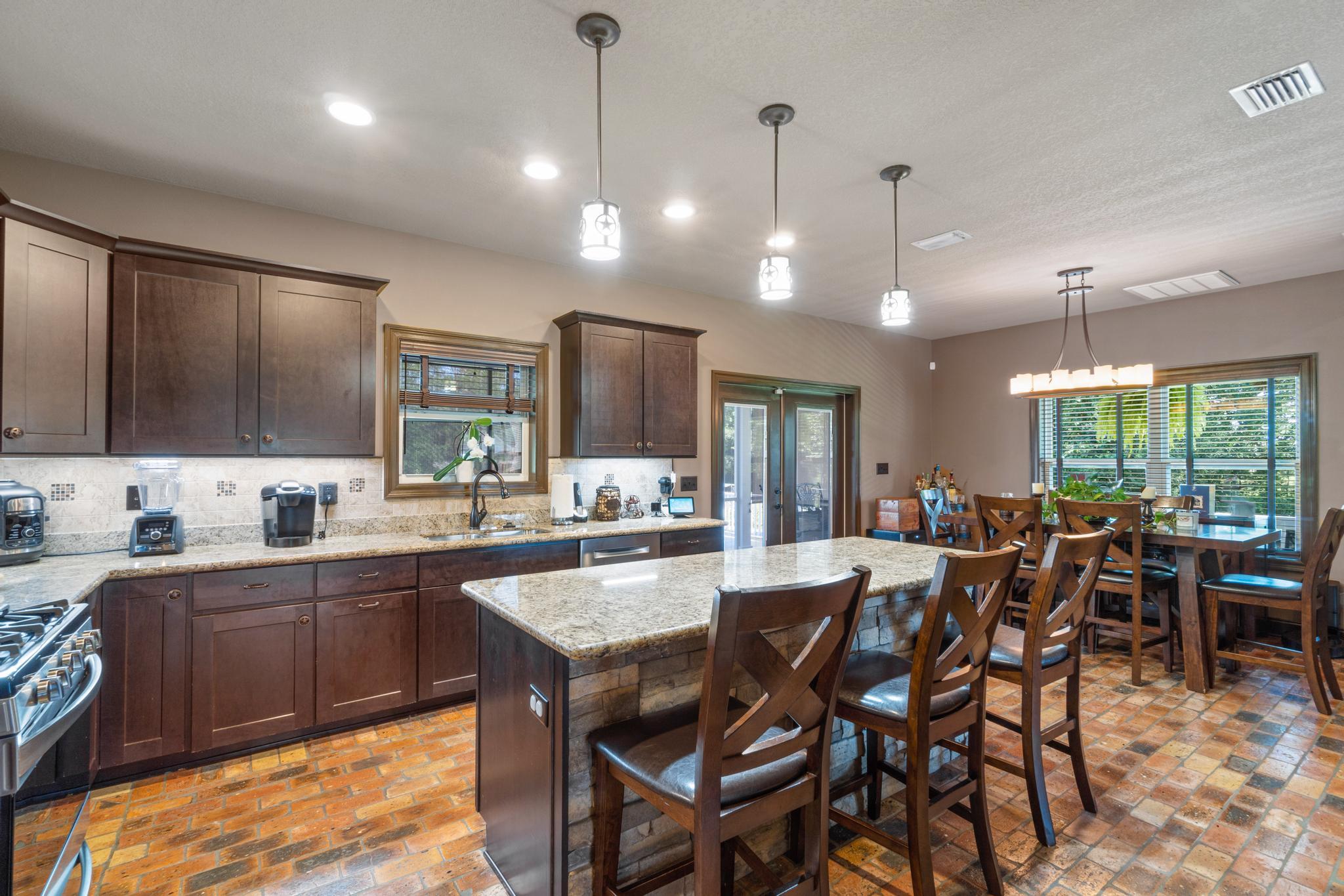 CRESCENT SHORES - Residential