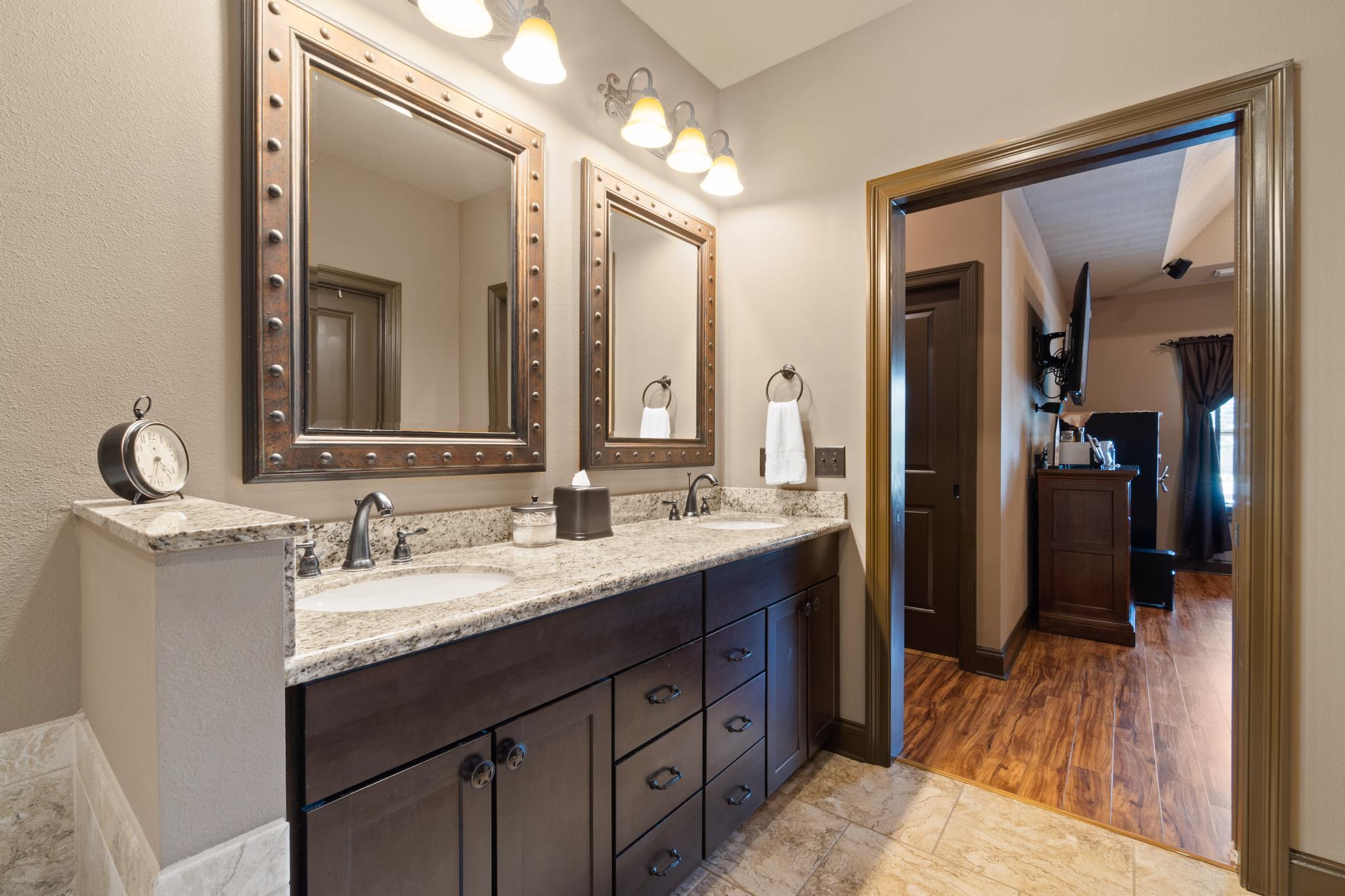 CRESCENT SHORES - Residential