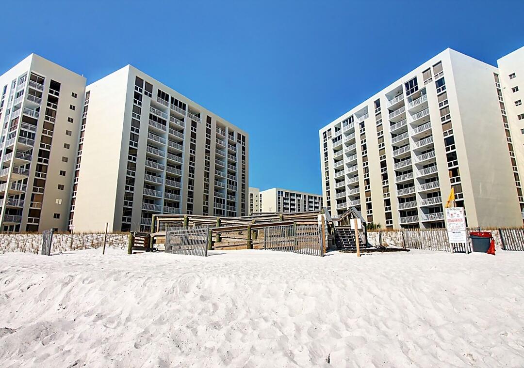 SHORELINE TOWERS 1 - Residential