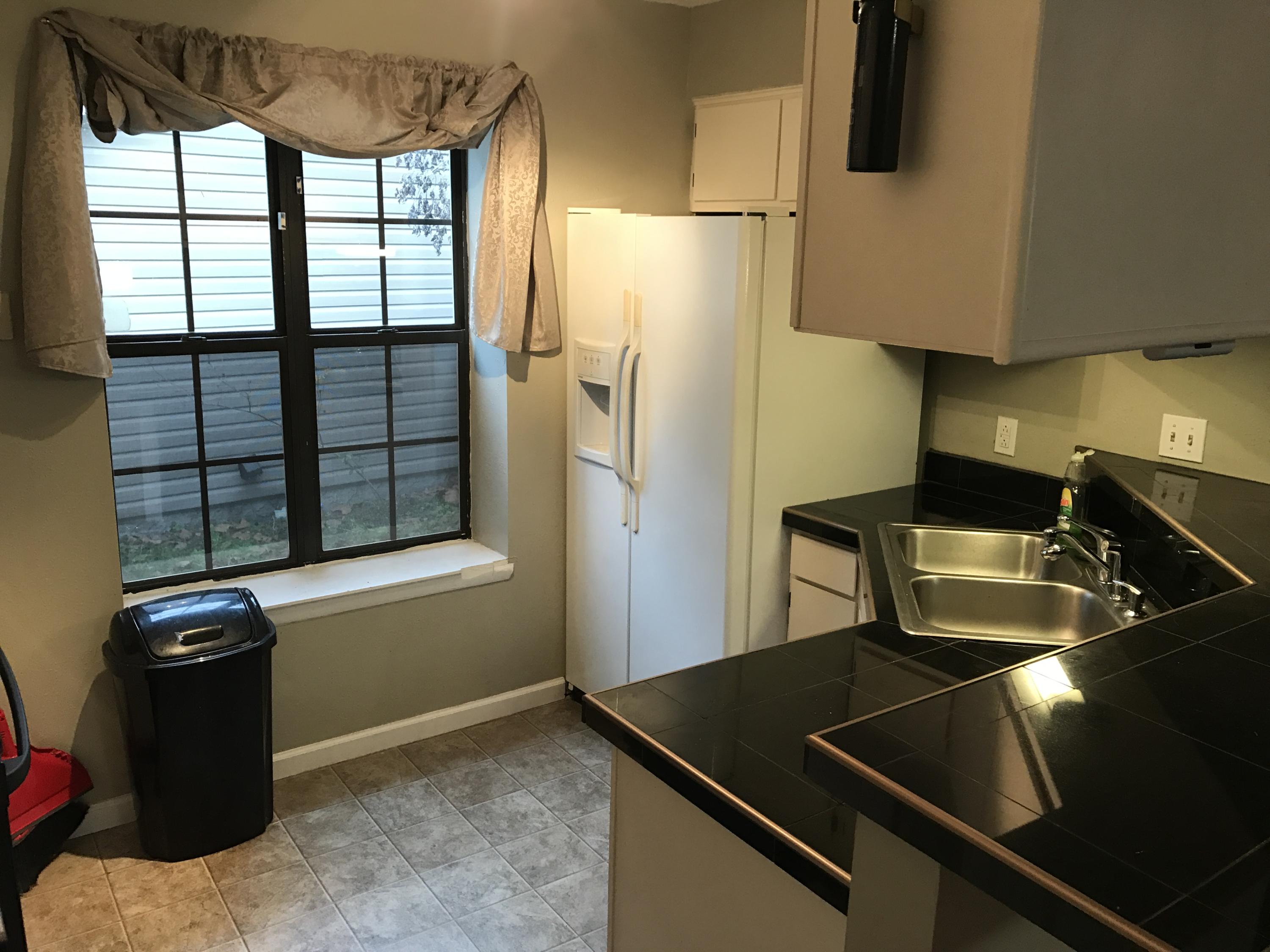 KELLY HILL ESTATES - Residential Lease