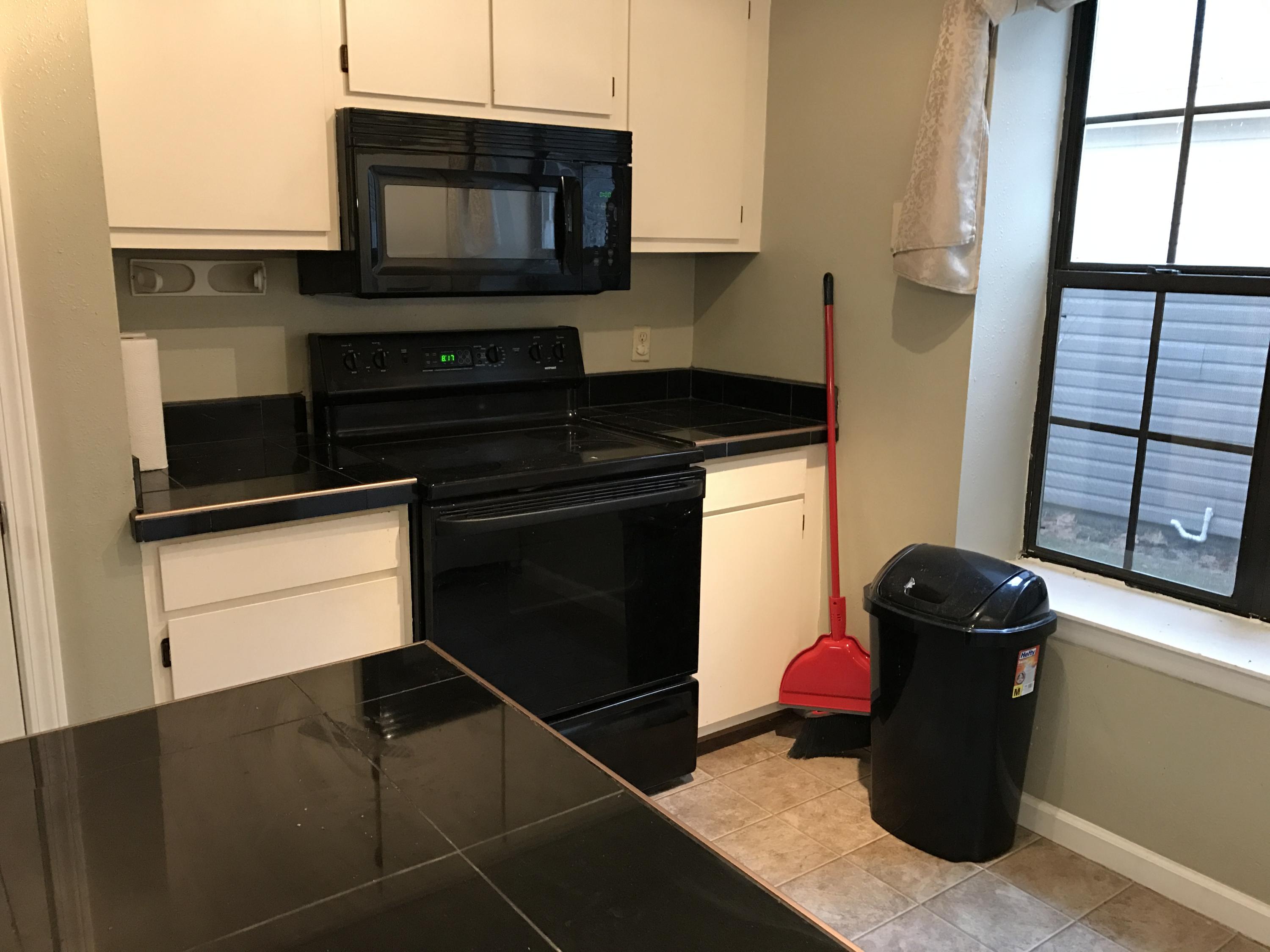 KELLY HILL ESTATES - Residential Lease