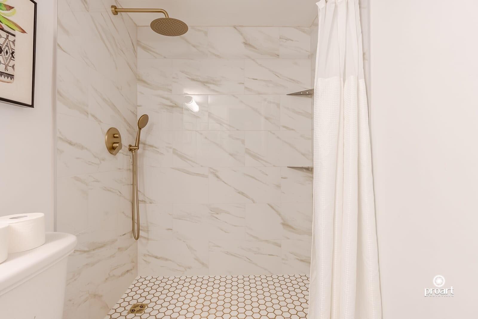 SHORELINE TOWERS 2 - Residential