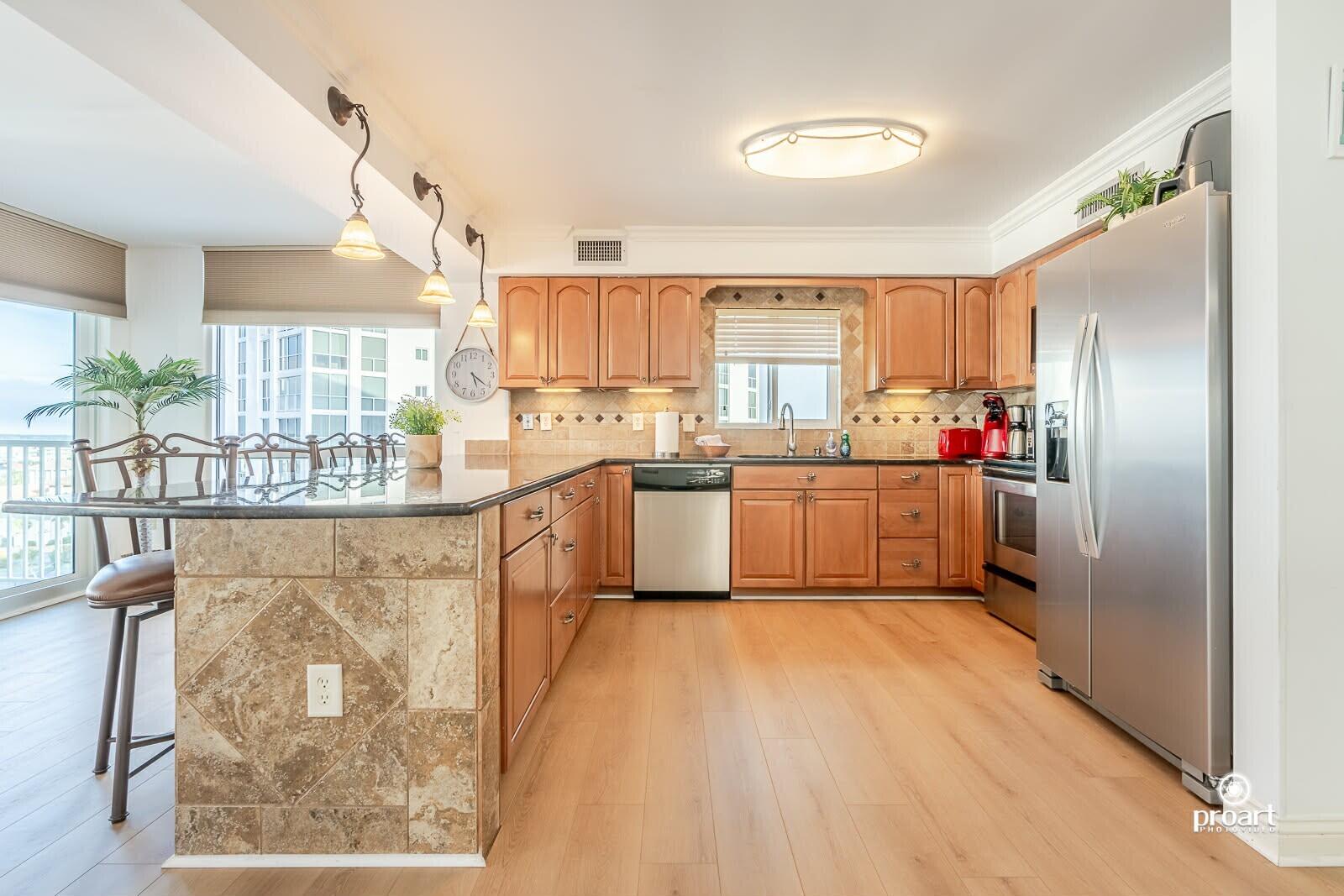 SHORELINE TOWERS 2 - Residential