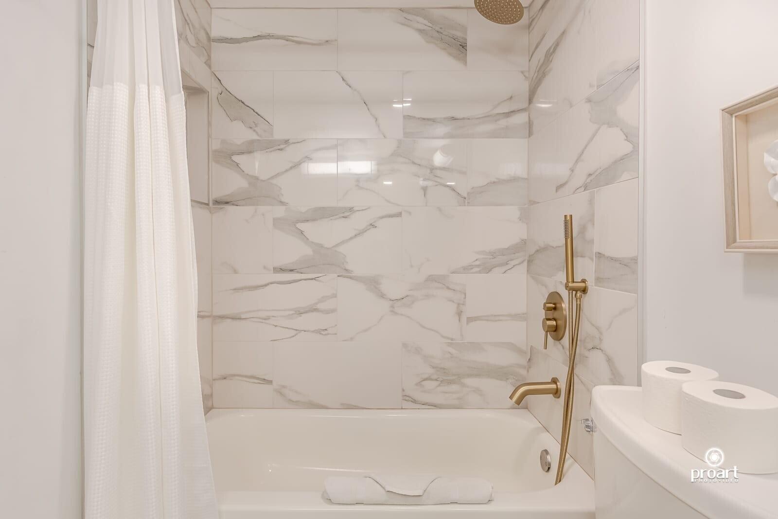 SHORELINE TOWERS 2 - Residential