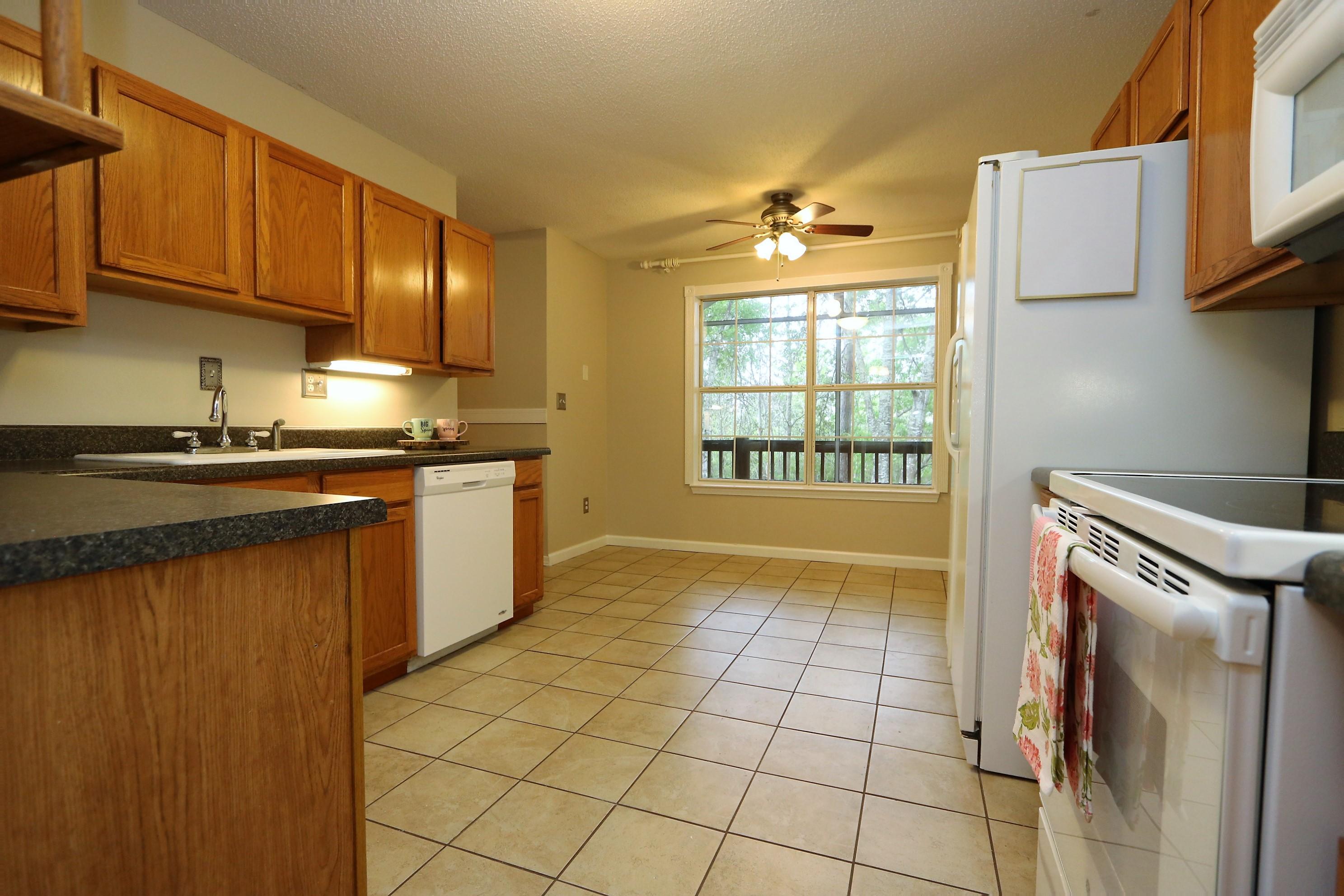 COUNTRYVIEW EST - Residential